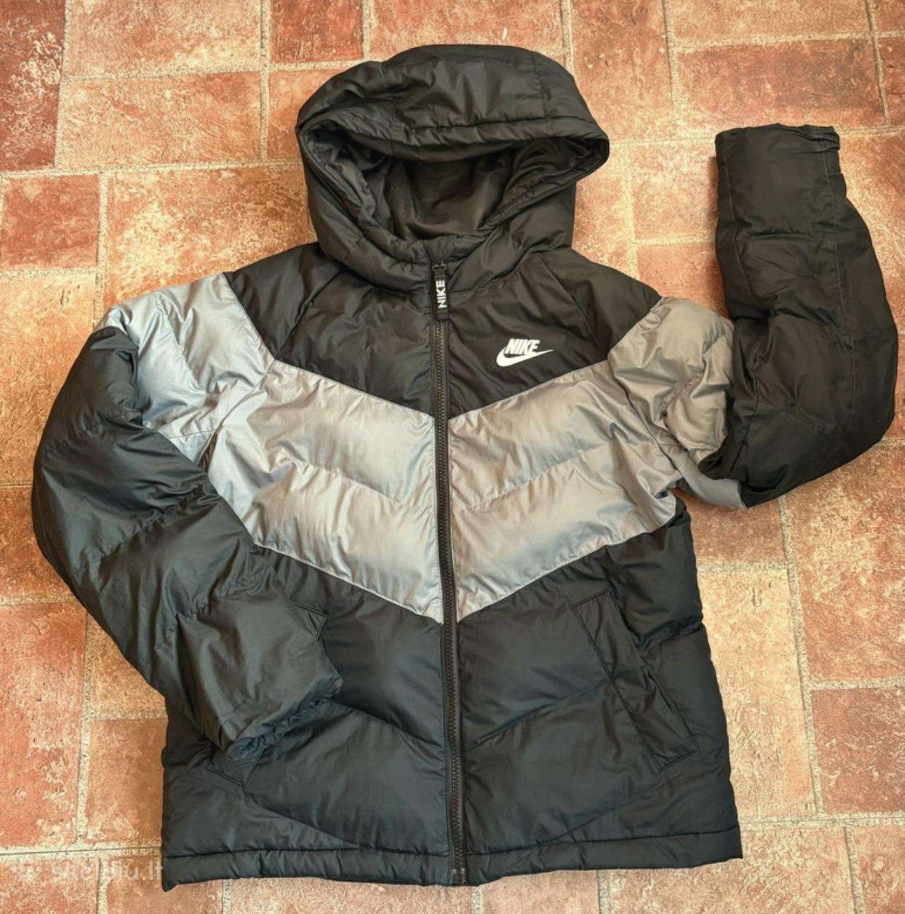 Nike šilta striukė -147/158