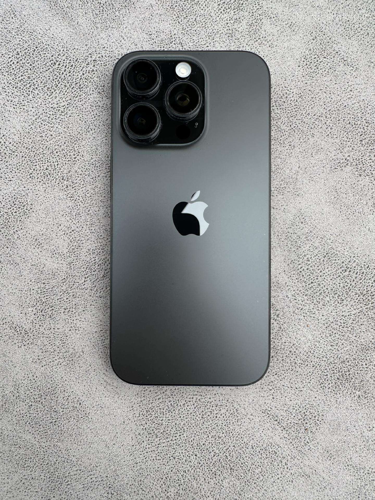 iPhone 16 pro 256gb 97% battery health