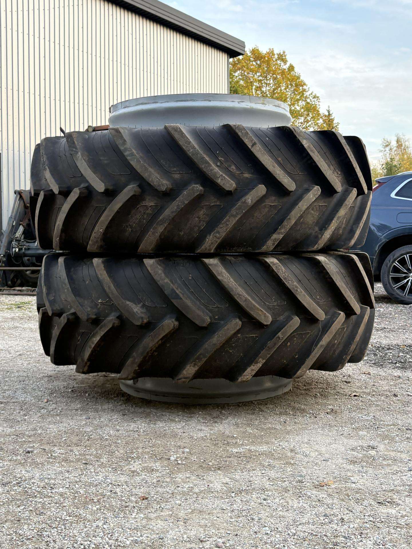 580/70r38 Naujas traktoriaus dublių komplektas