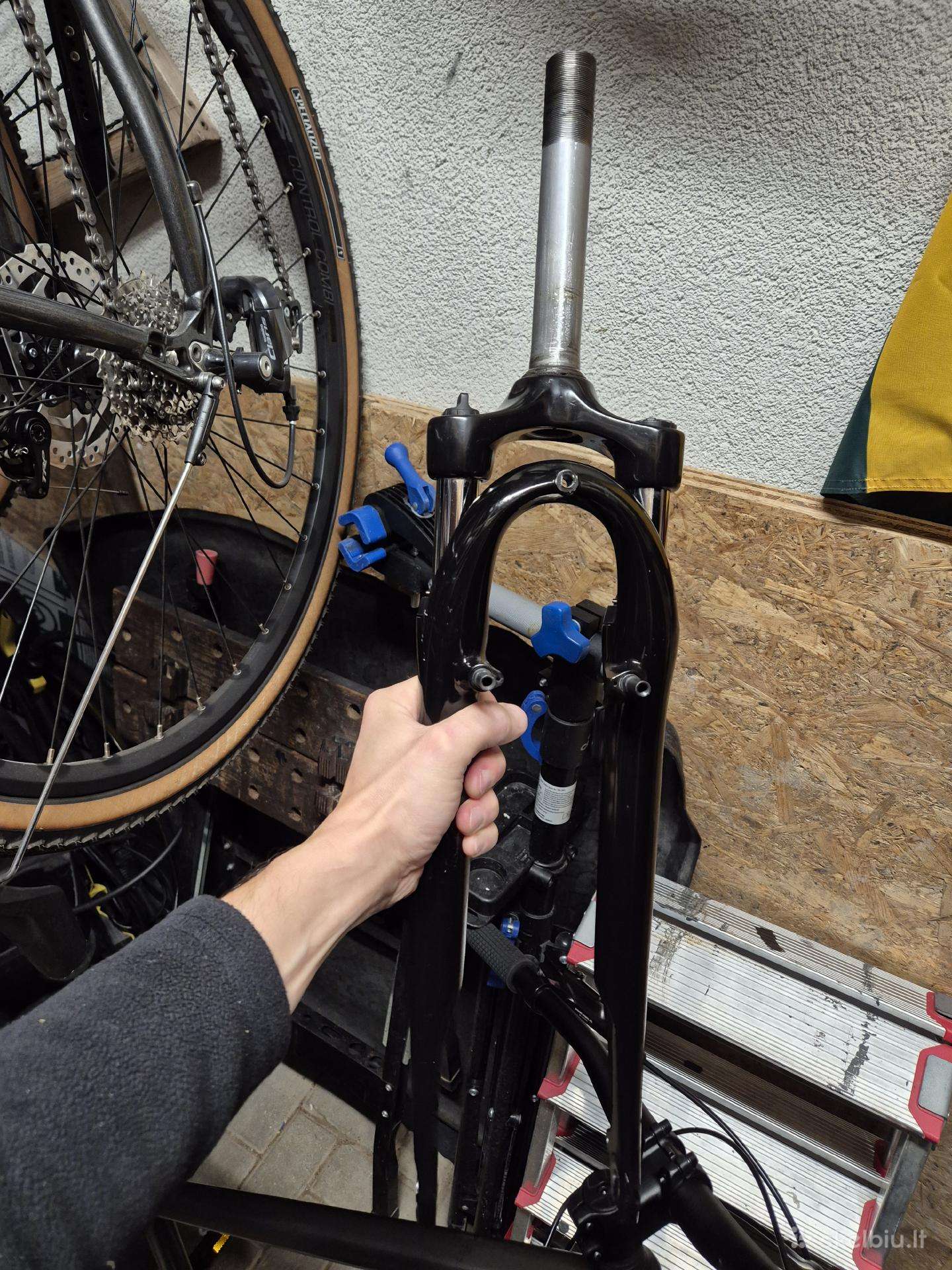 28 colių V-brake Suntour dviračio šakė