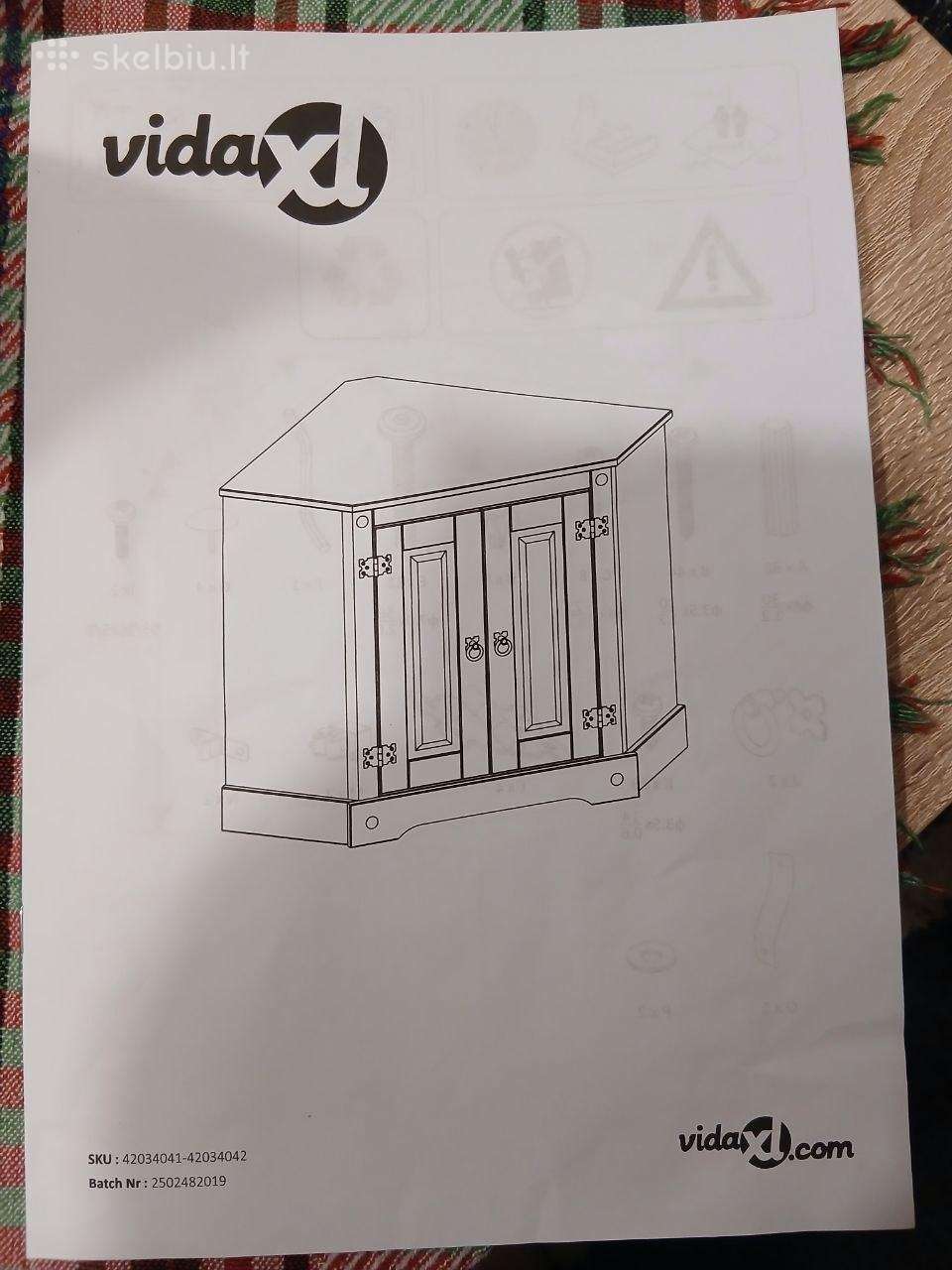 Kampinė akvariumo spintelė