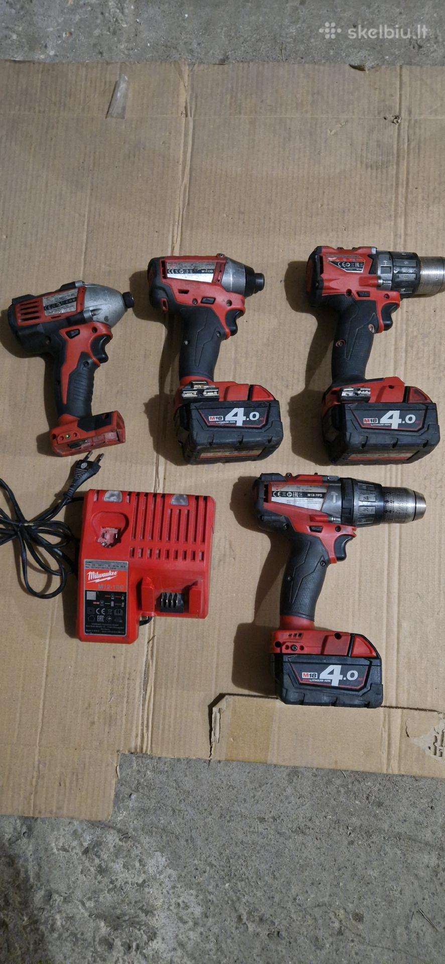 Milwaukee M18 suktuvai, akum ir krovikli
