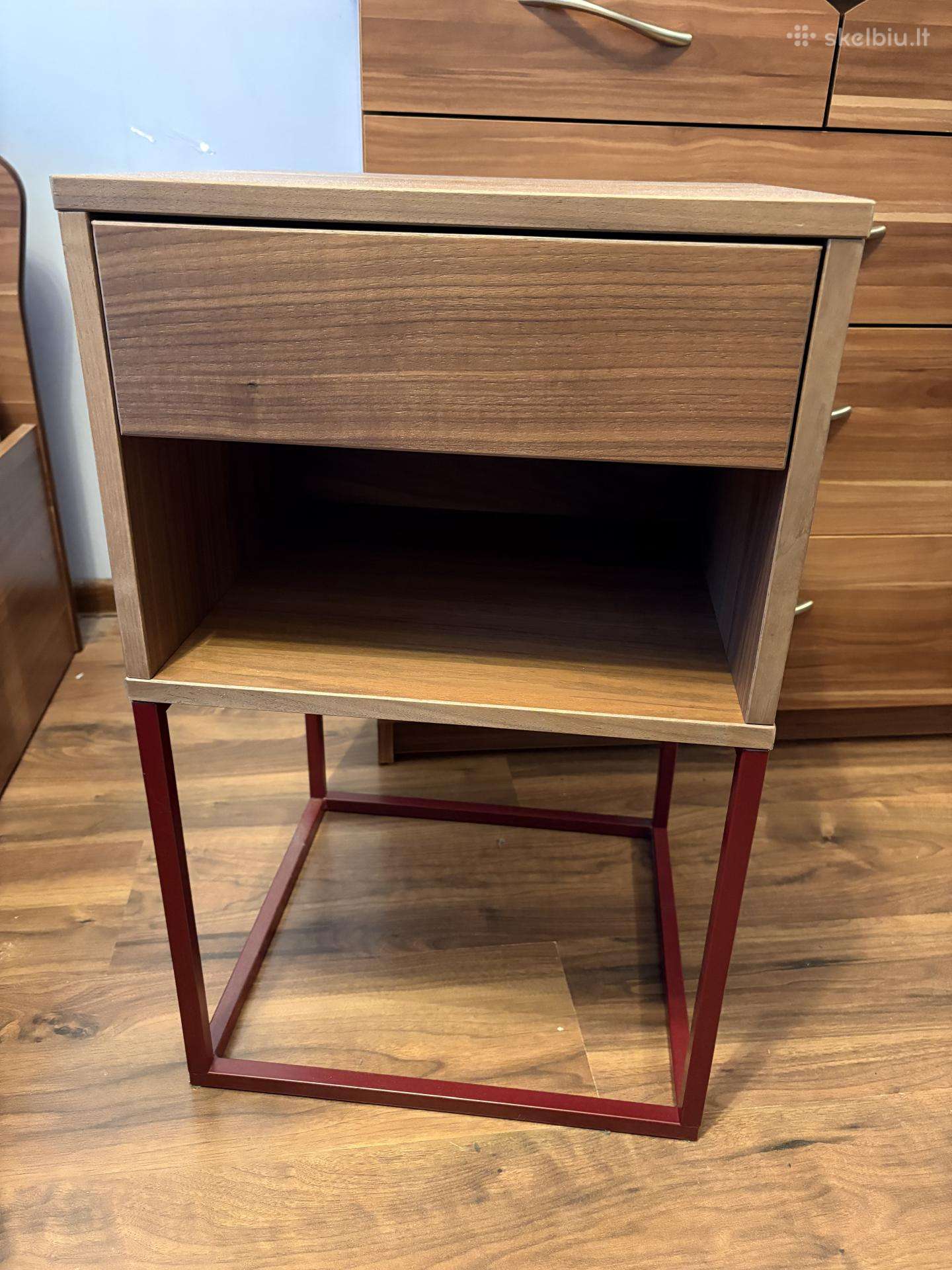 Ikea naktinis staliukas