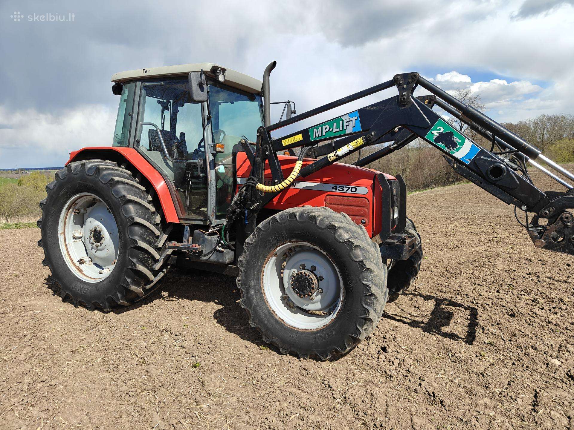Massey Ferguson 4370, traktoriai