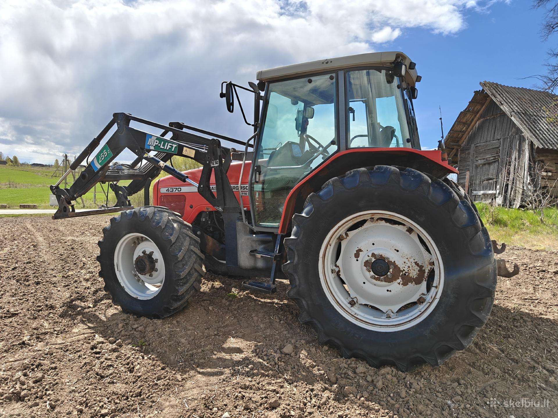 Massey Ferguson 4370, traktoriai