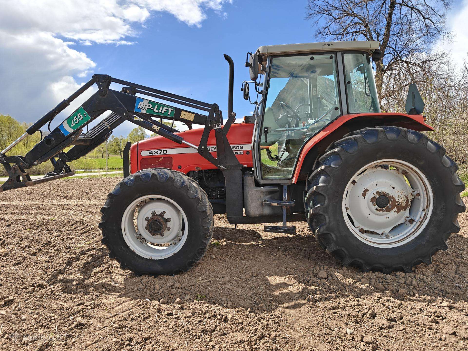 Massey Ferguson 4370, traktoriai
