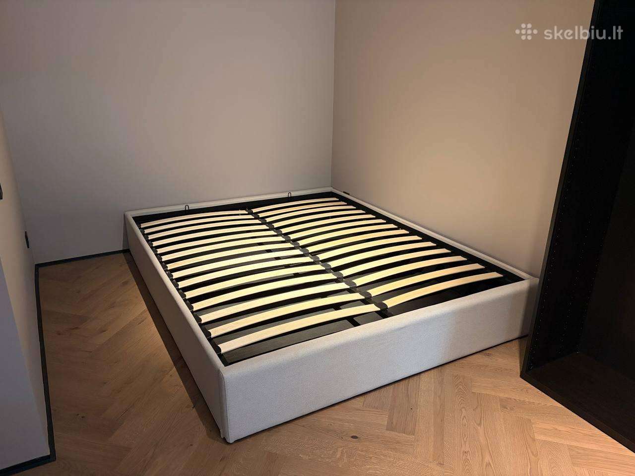 Lova 160x200 cm su pakėlimo mechanizmu