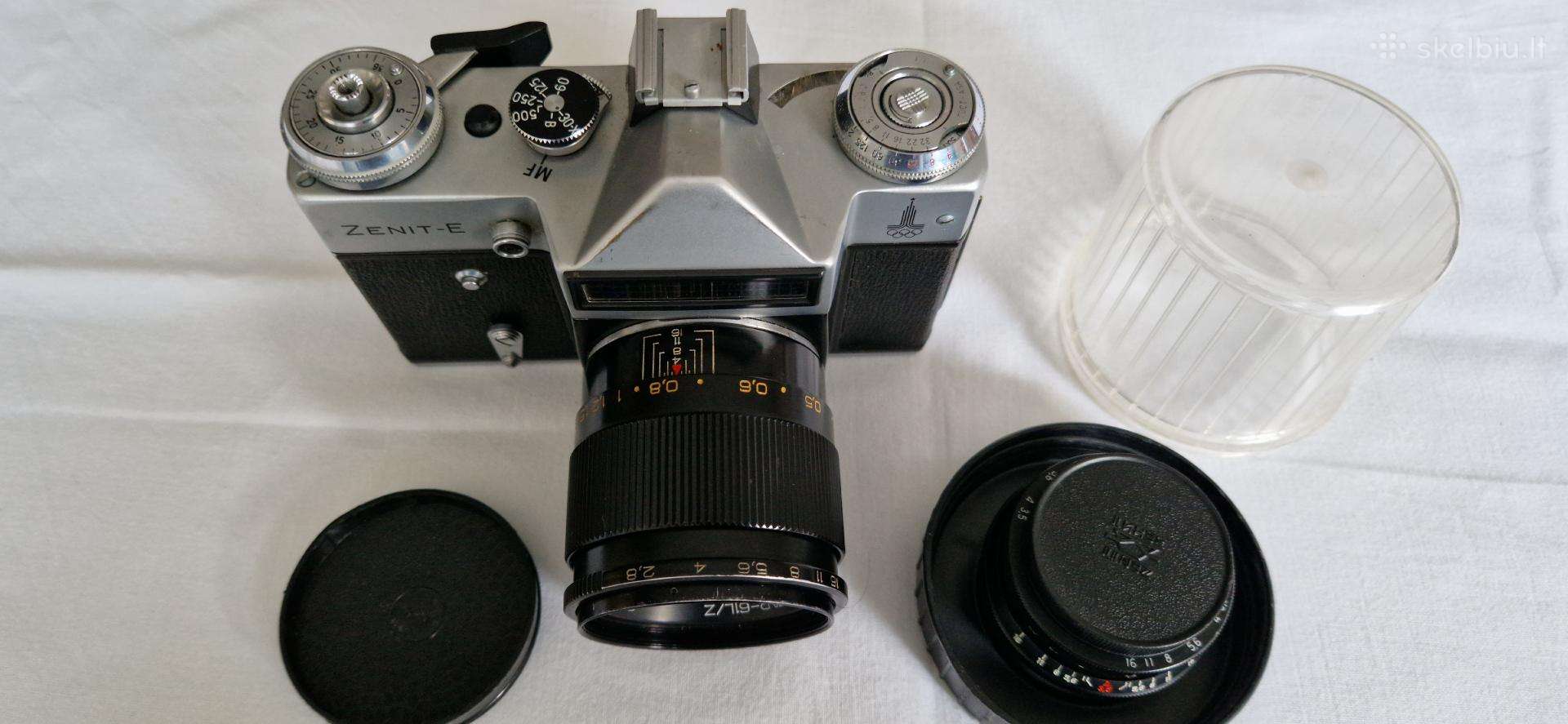 Fotoaparatas Zenit E su blykste bei pakroveju