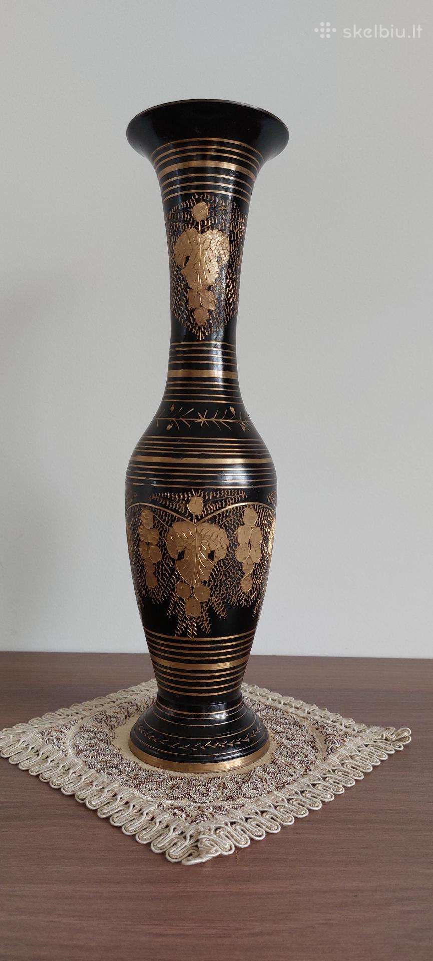 Juodinto žalvario vaza (aukšt. 34,5 cm)