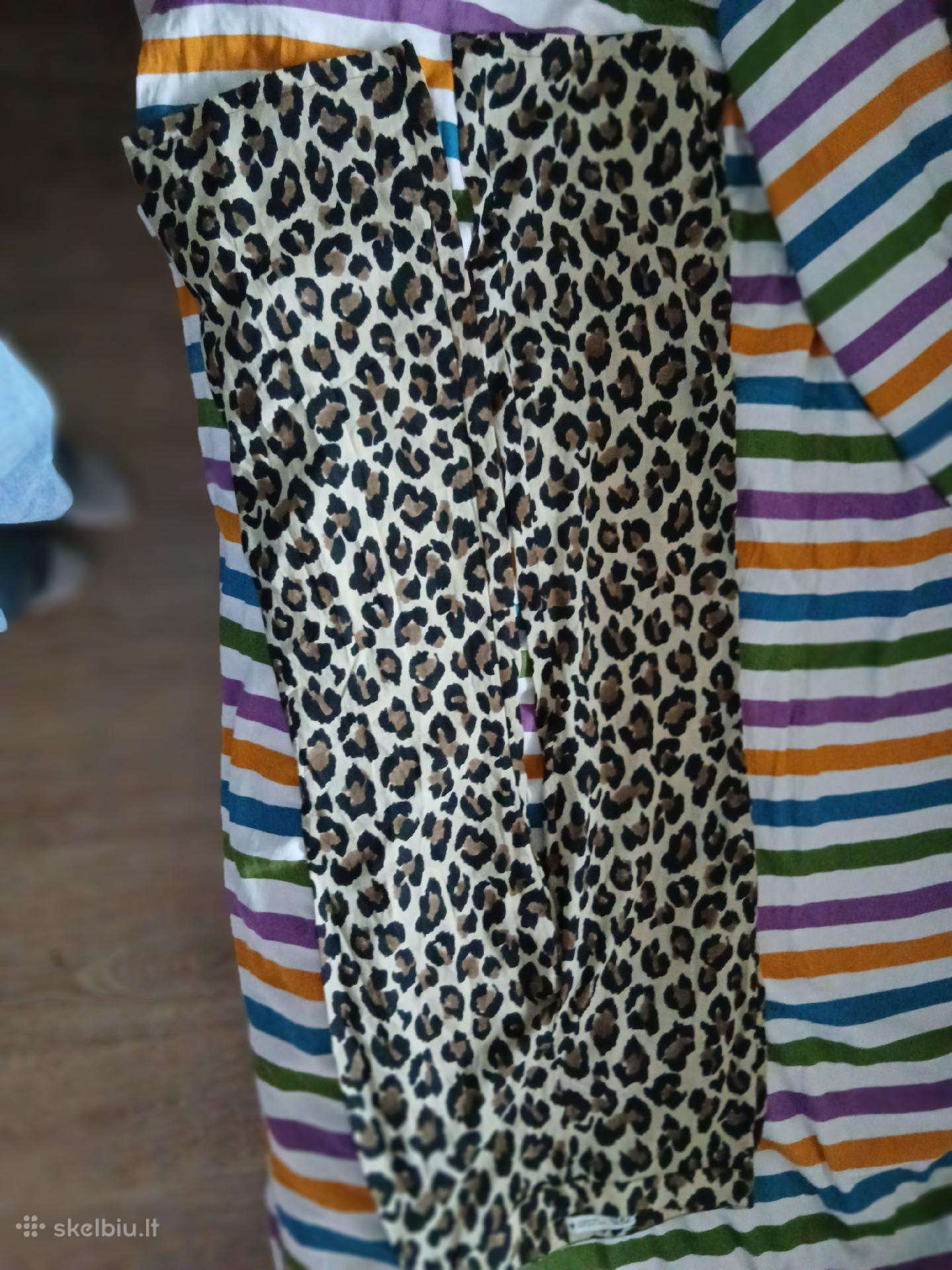Parduodu kelnes leopardines