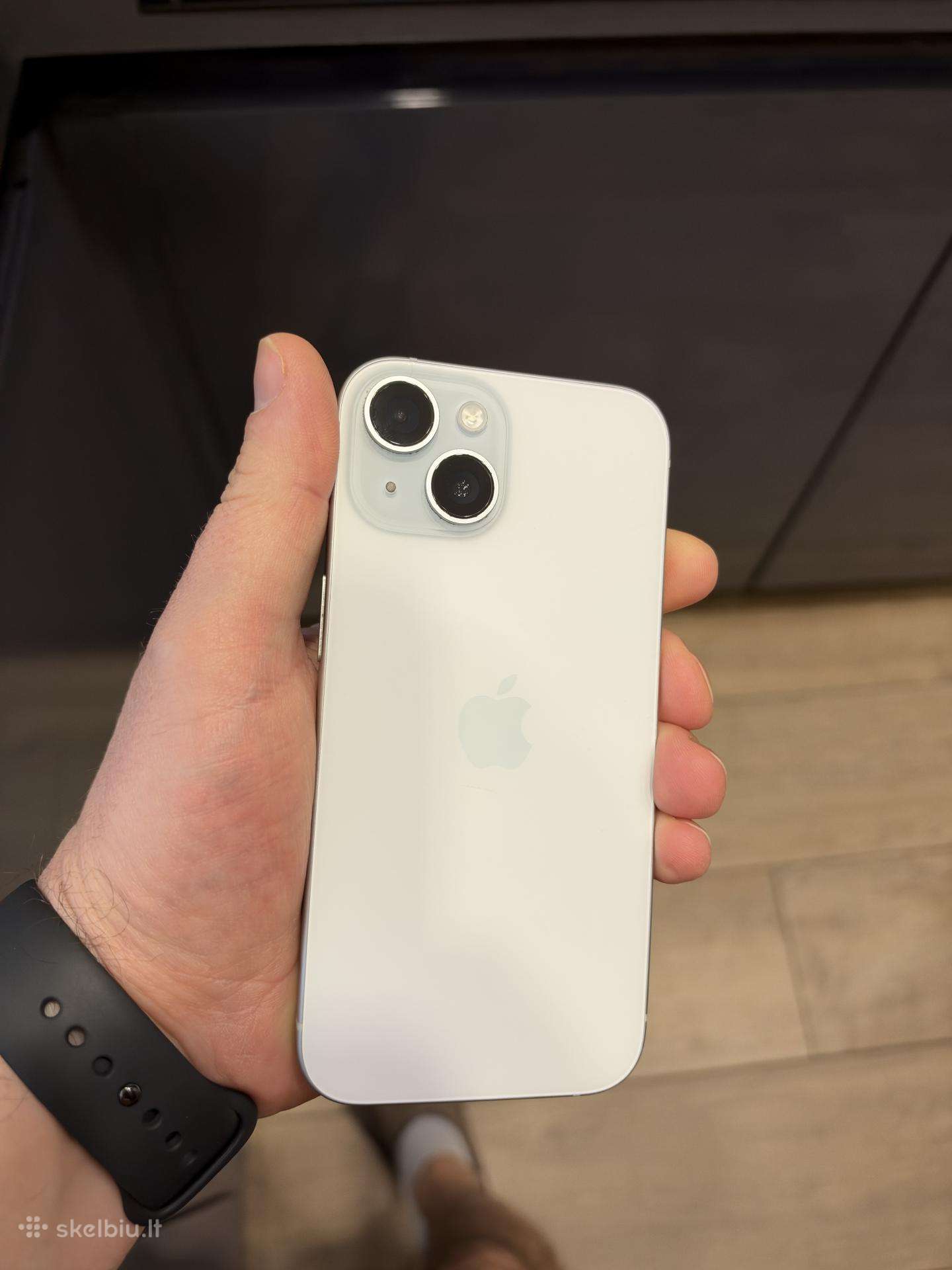 iPhone 15 White