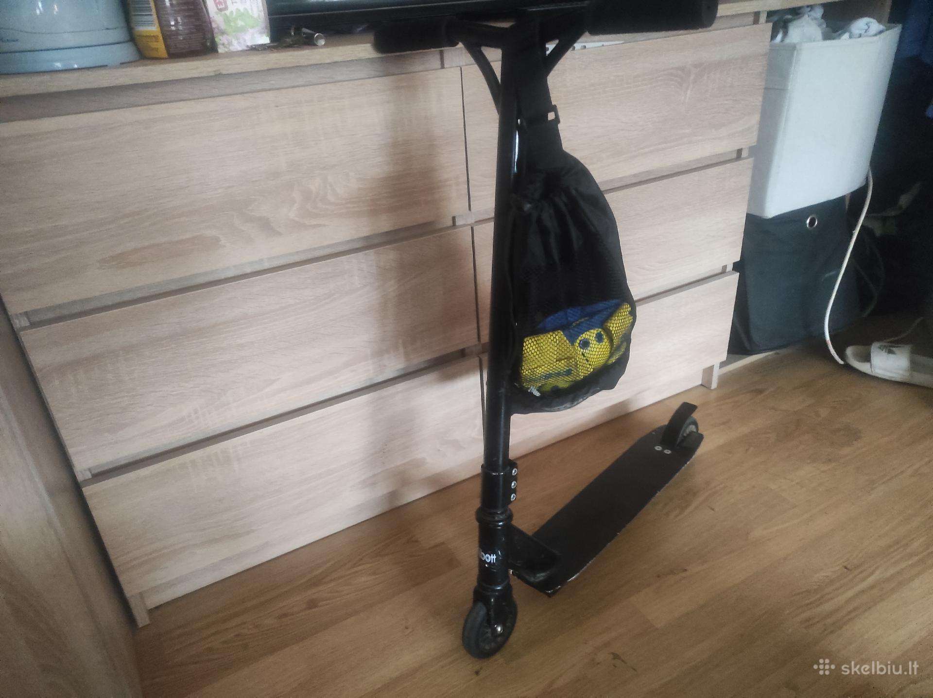 Titulinis paspirtukas su apsaugom