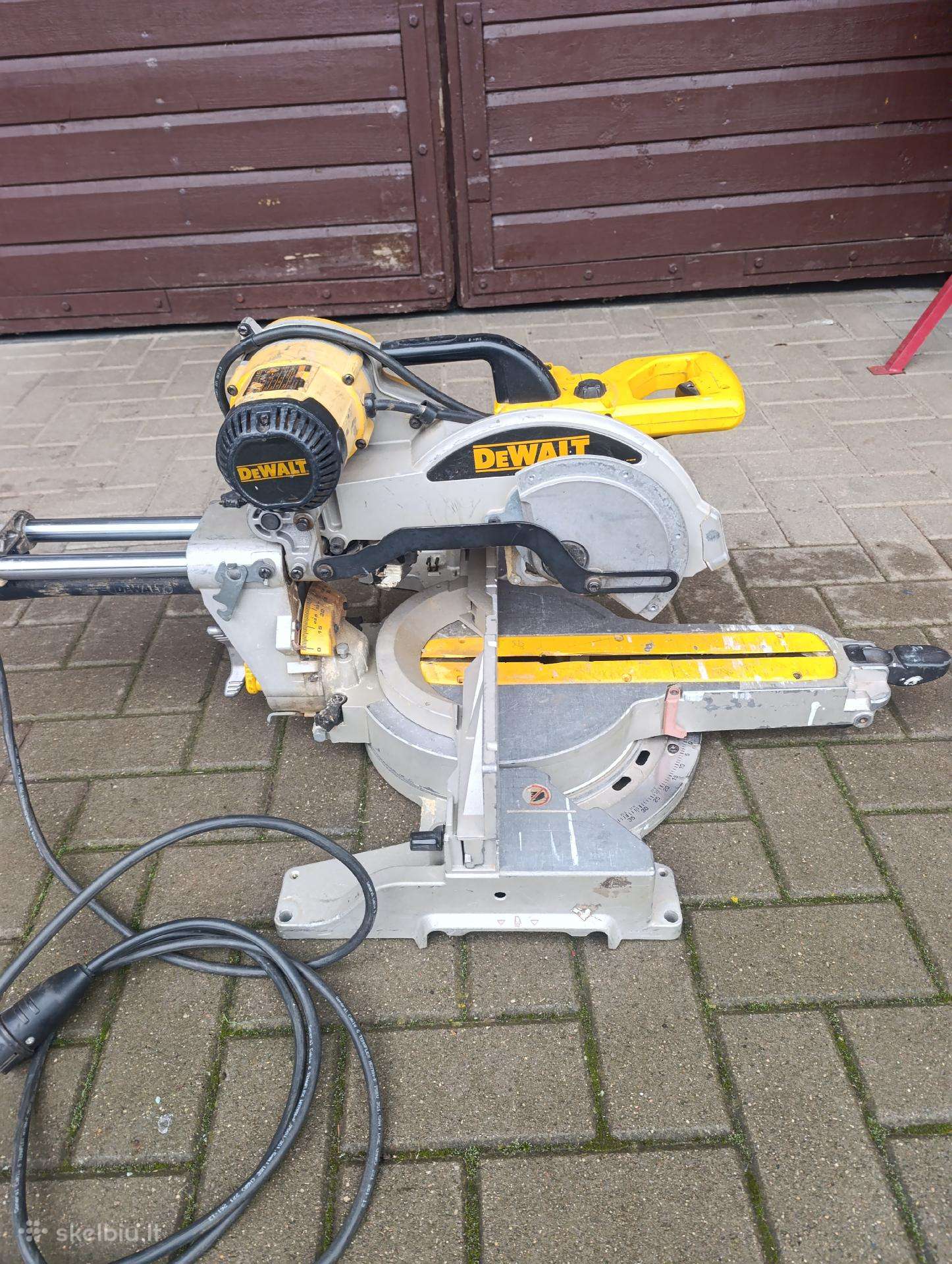 Skersavimo pjūklas Dewalt