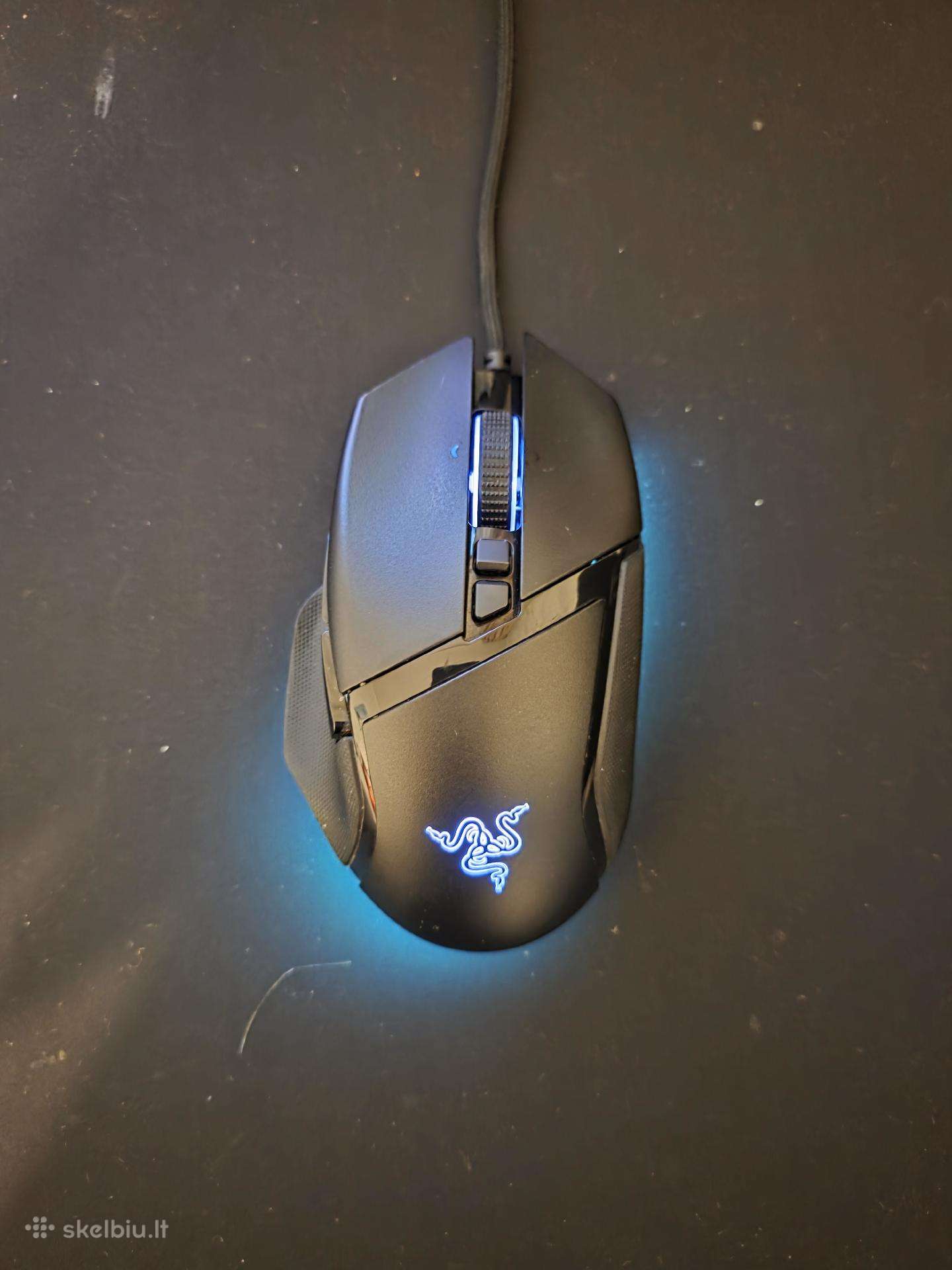 Parduodu puikios būklės Razer Basilisk V3 pelę