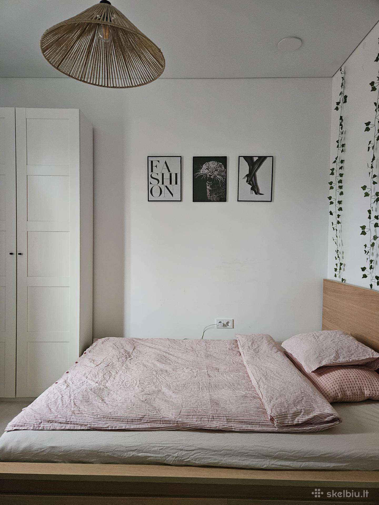 Ikea Malm dvigulė lova su čiužiniu ir 4 stalčiais