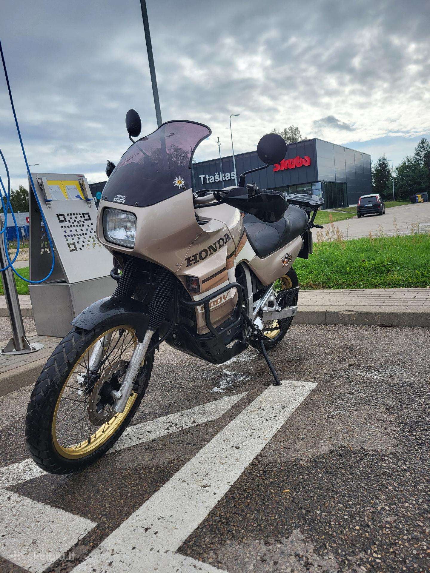 Honda transalp pd06 stiklas