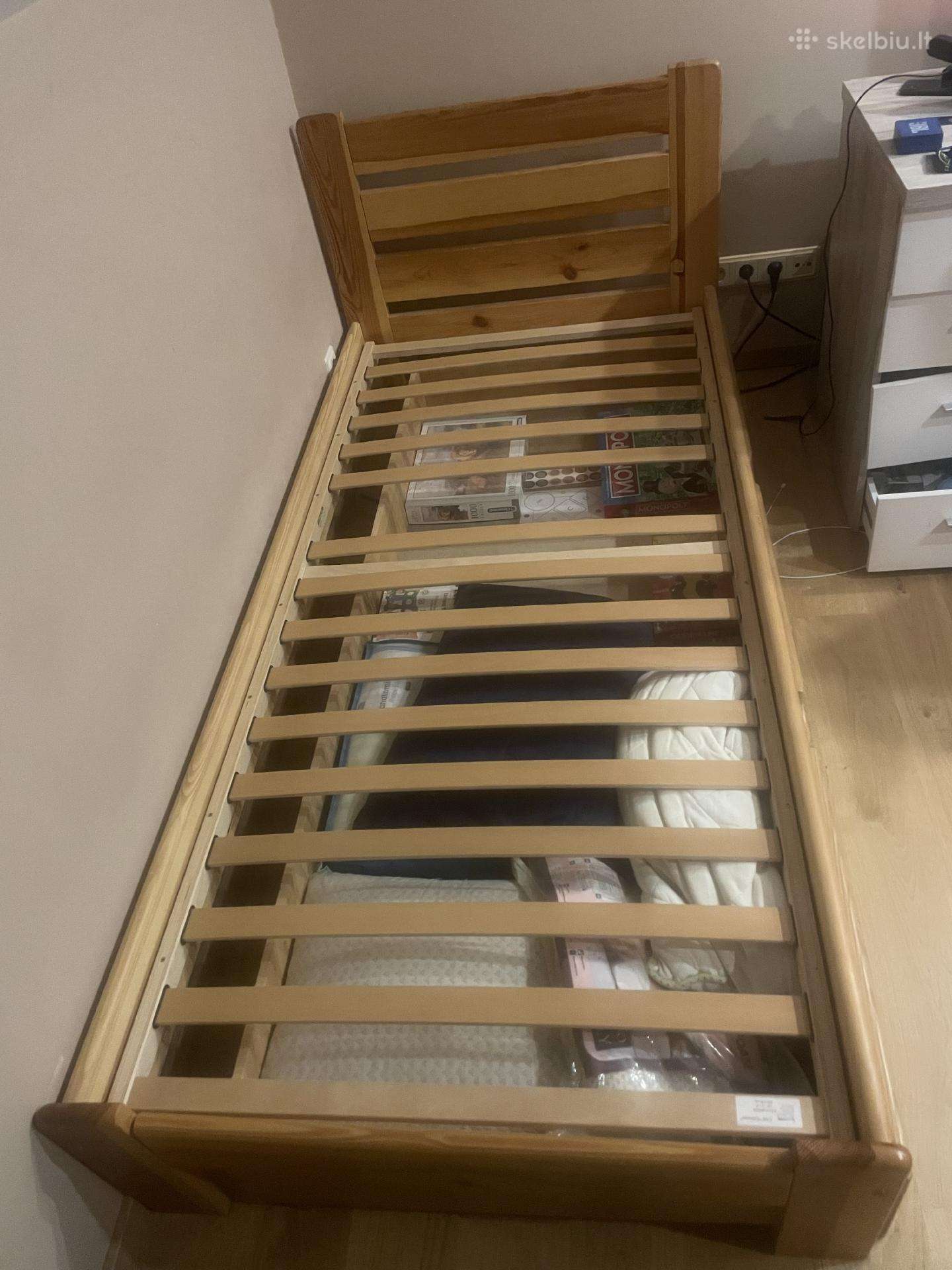 Parduodu medinė viengulė lova su stalčiumi 200x90