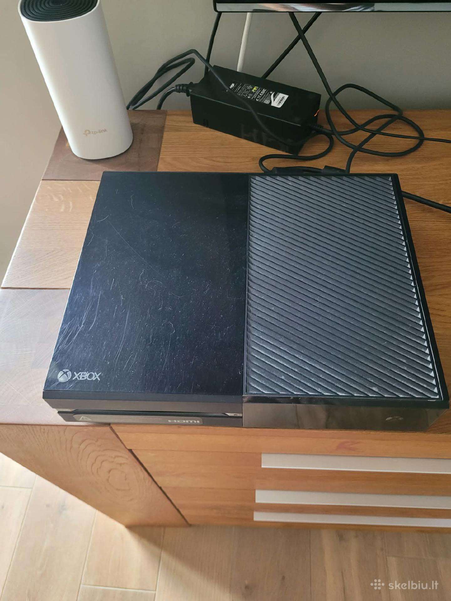 Xbox konsolė, su kinektu, pulteliais ir žaidimais