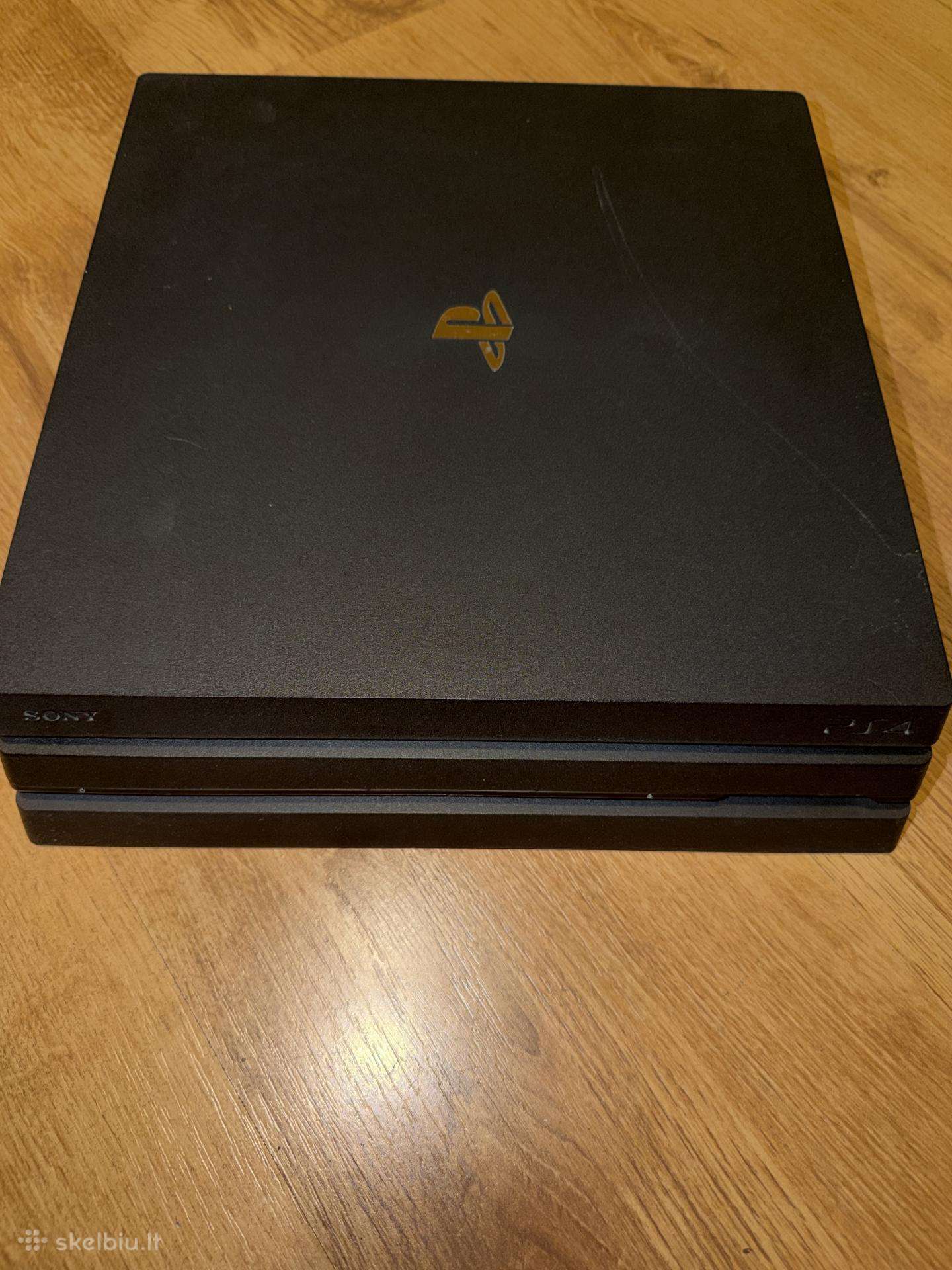 Playstation 4 pro 1tb + pultelis