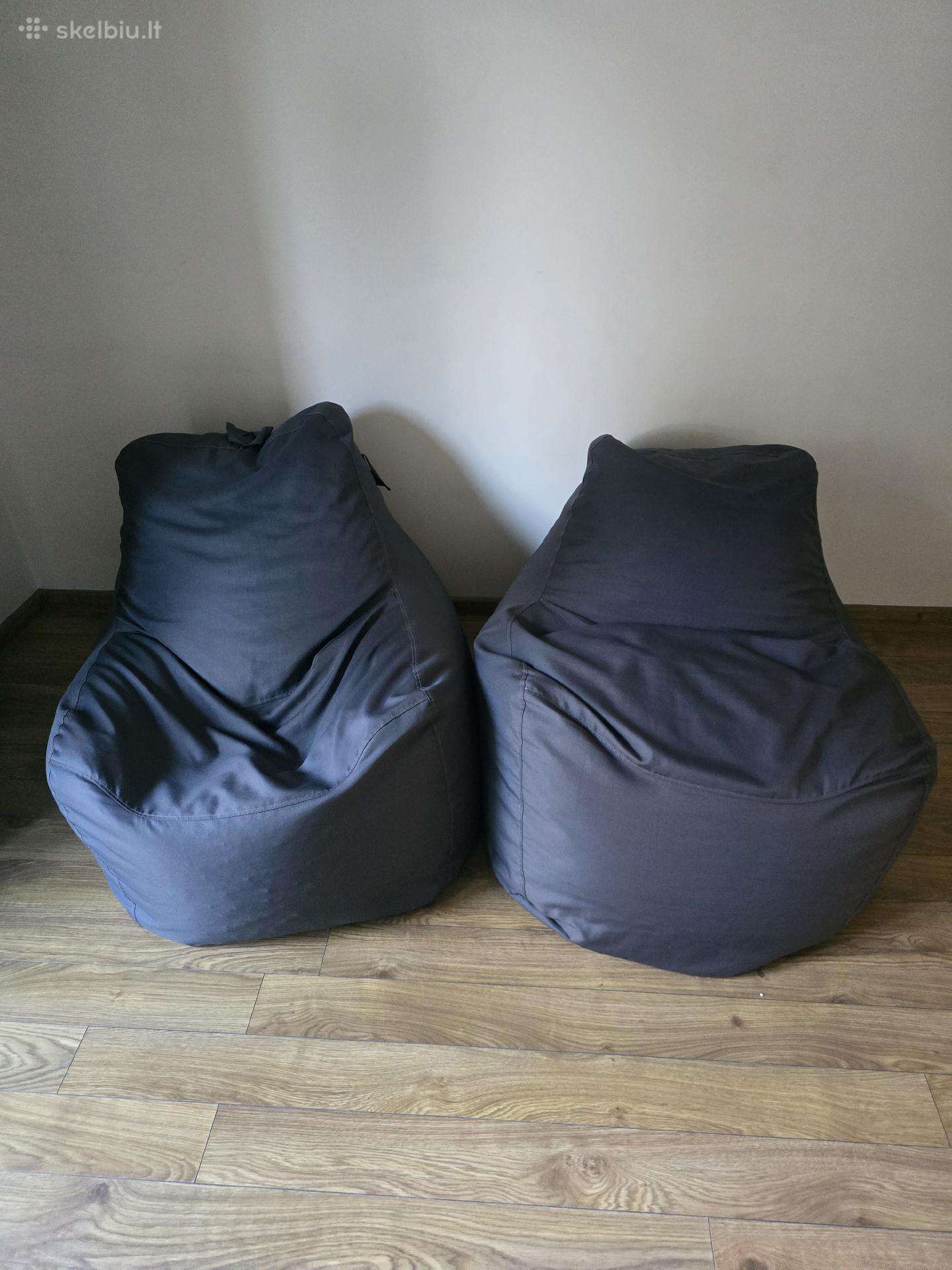Du sėdmaišiai throne