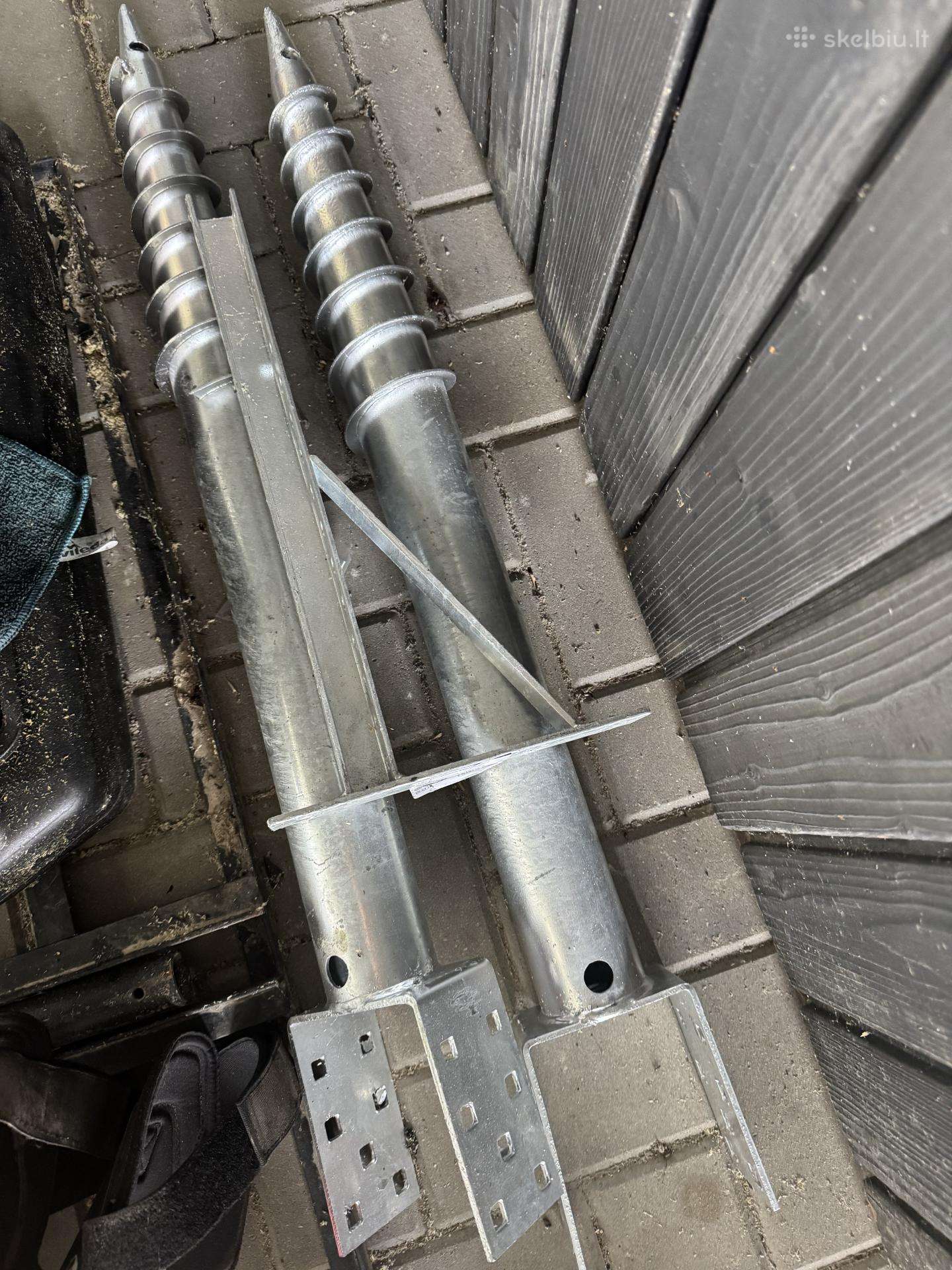 2 vnt straigtinių polių - 20 eur