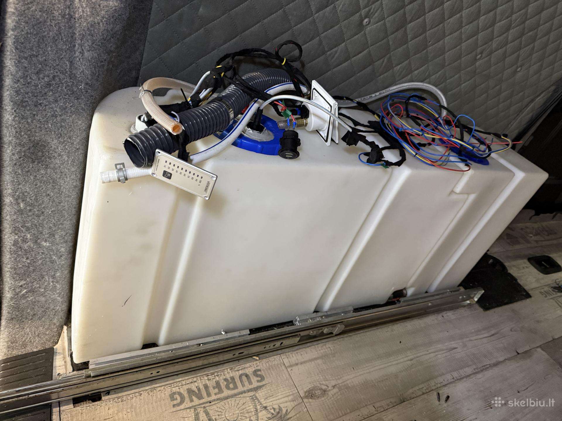 VW T5 / T6 vandens bakas ant galinės arkos