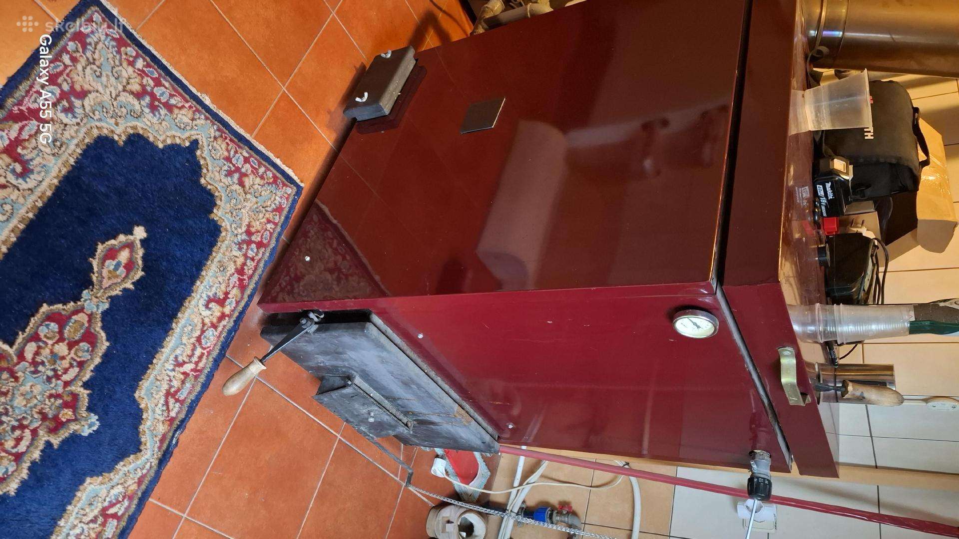 Kieto kuro katilas su talpomis