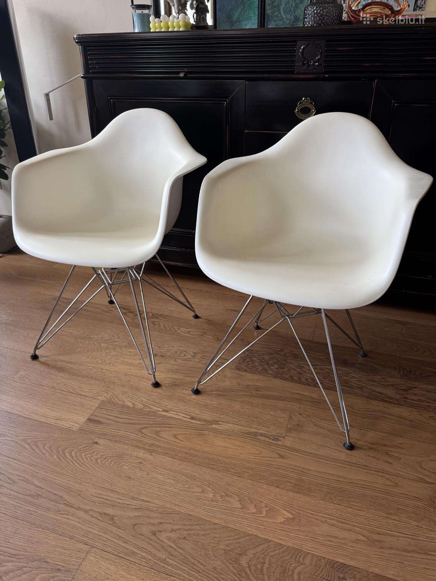 Vitra Eames Plastic Armchair