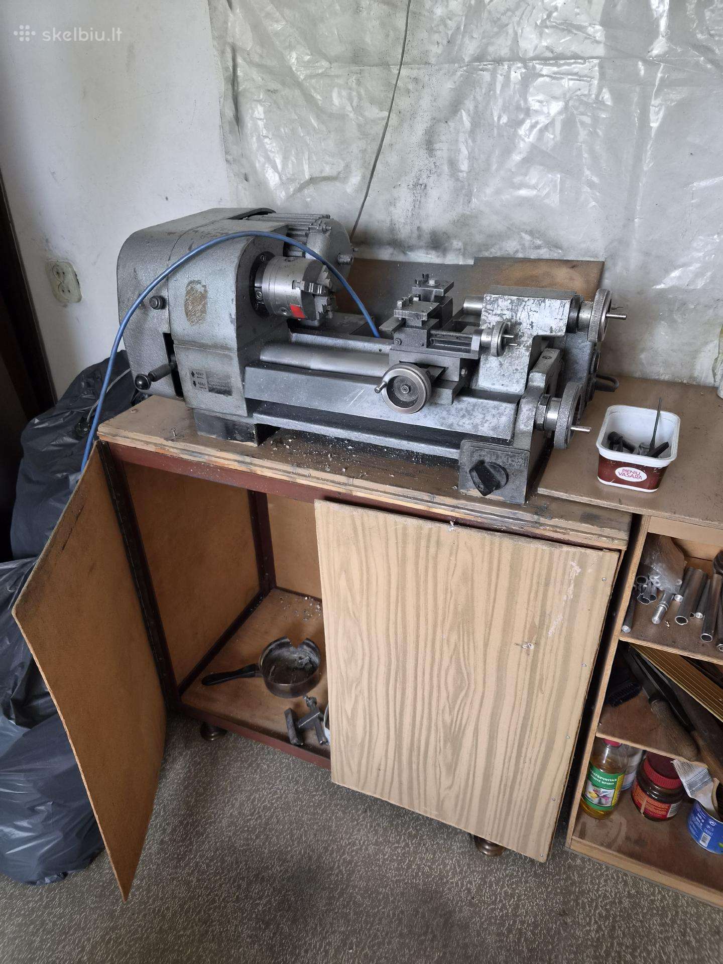 Mini metalo tekinimo staklės