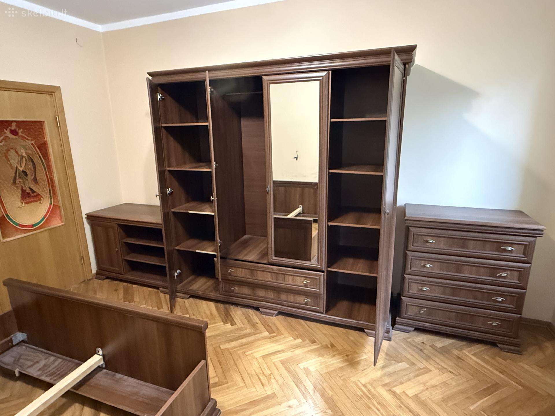 Dovanojame baldų komplektą