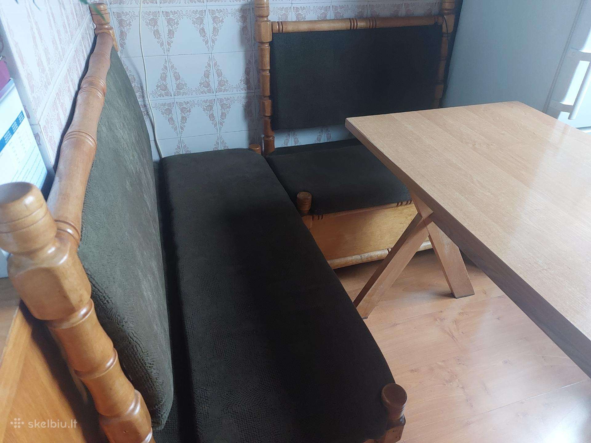 Atiduodu virtuvinį stalą su suolais