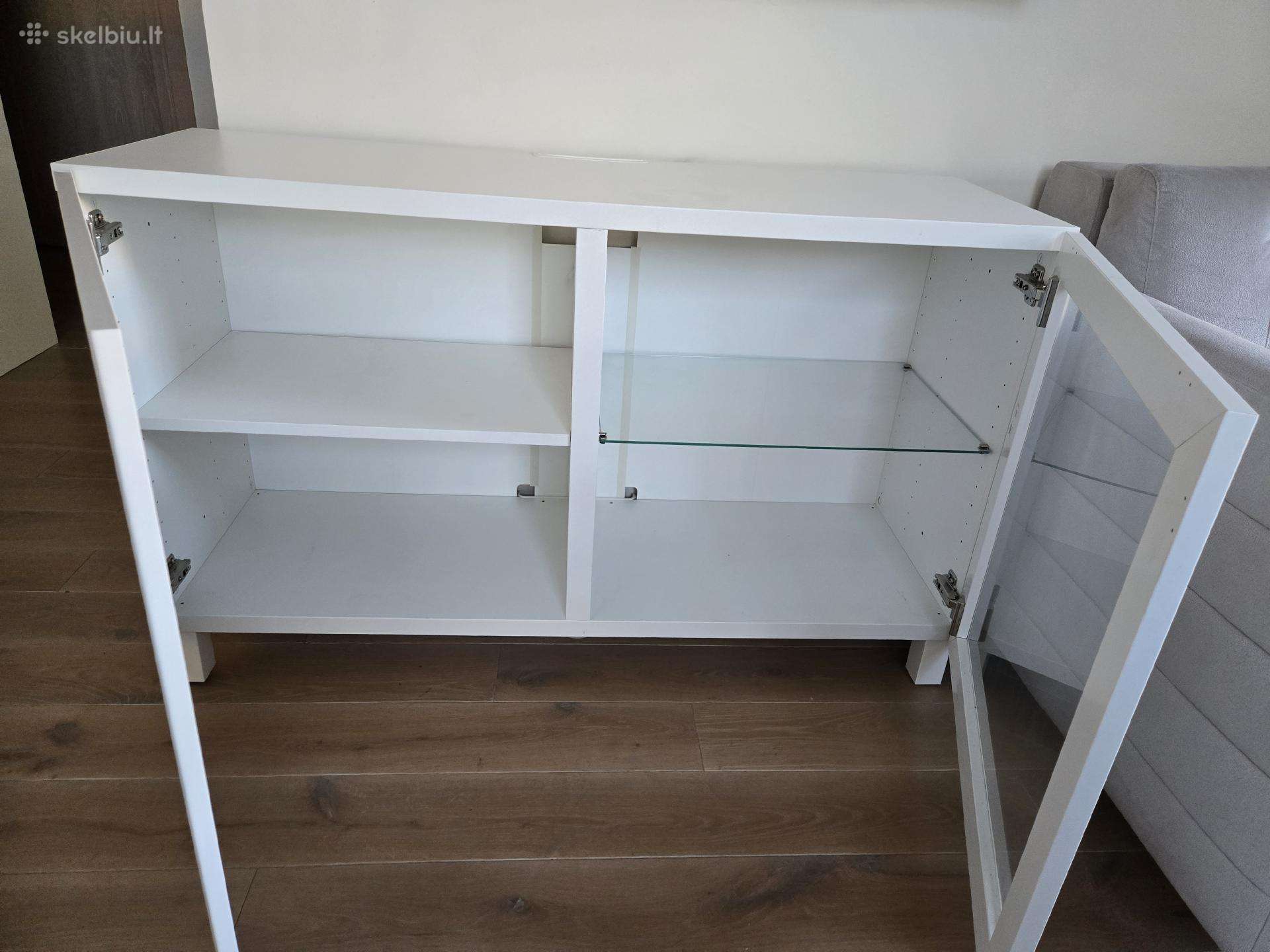 Komoda ir pakabinamos spintelės