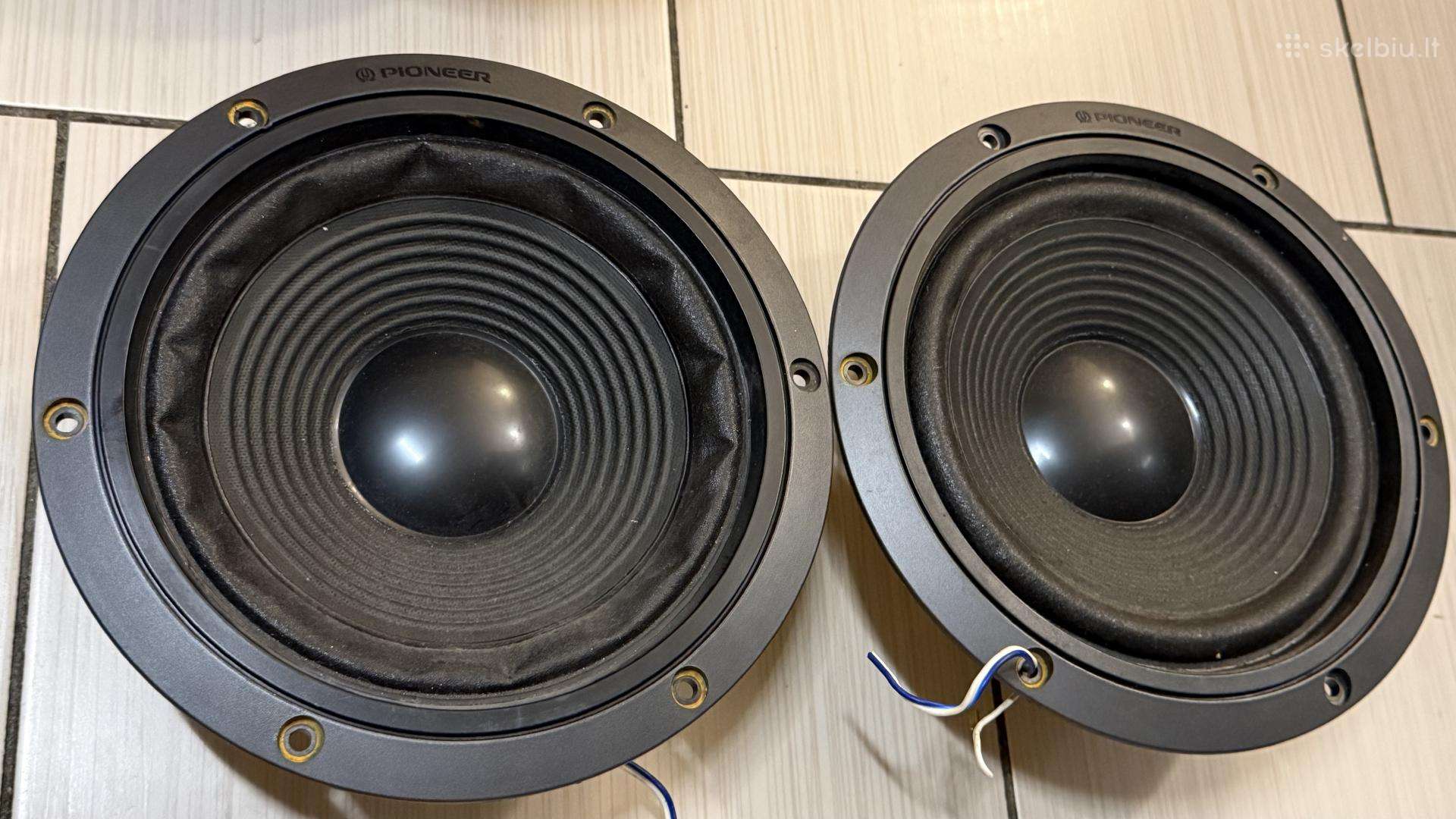 Pioneer 2 vnt garsiakalbiai