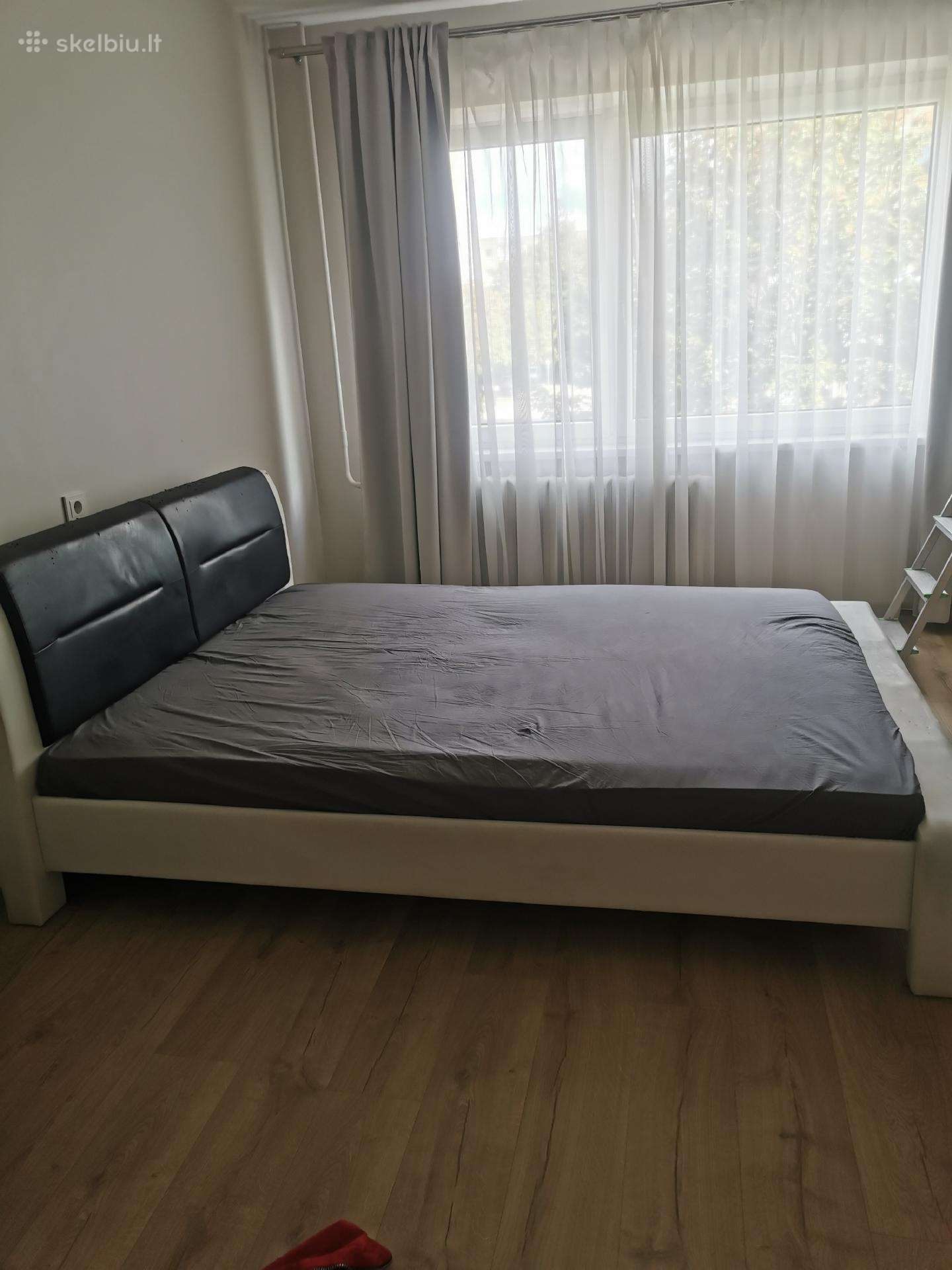 Atiduodu naudotą dvigulę lovą su čiužiniu