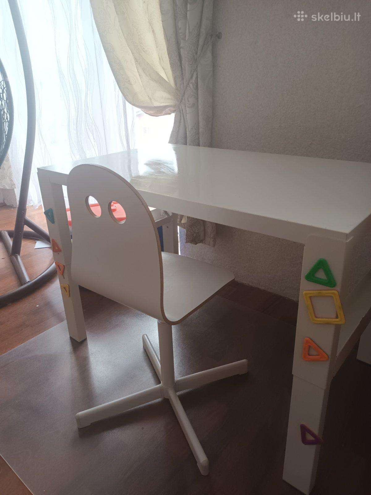 Parduodu vaikišką Ikea stalo ir kėdės komplektą.