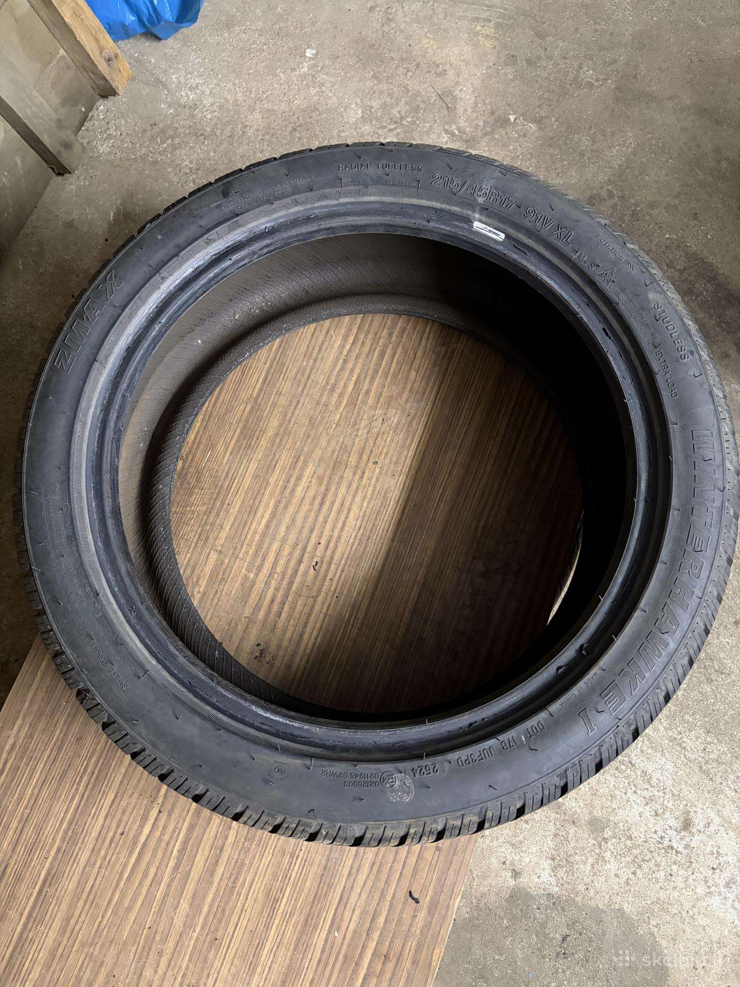 4 žieminės padangos R17 215/45