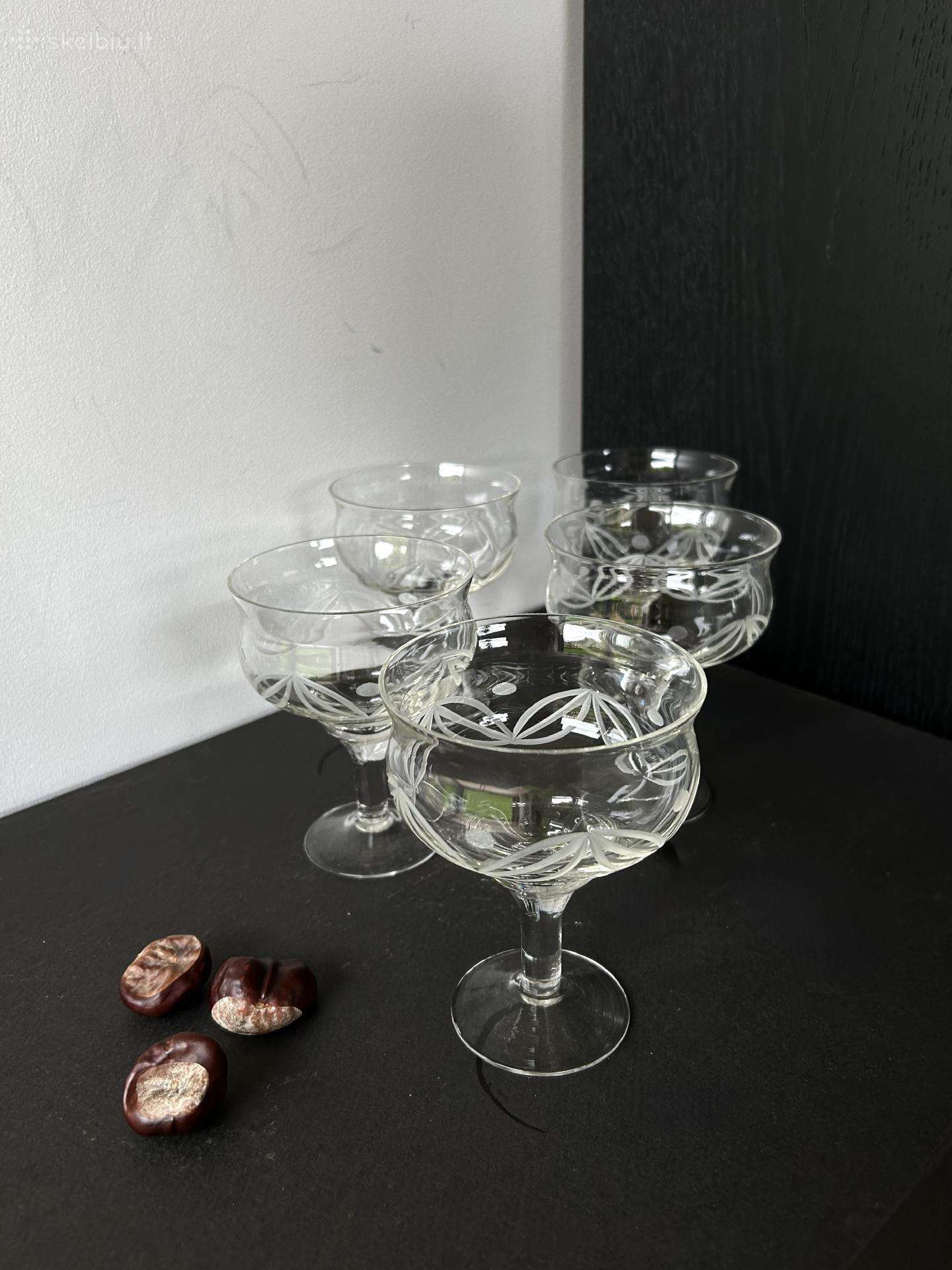 Vintazines isskirtiniu formu vyno taures, 5vnt
