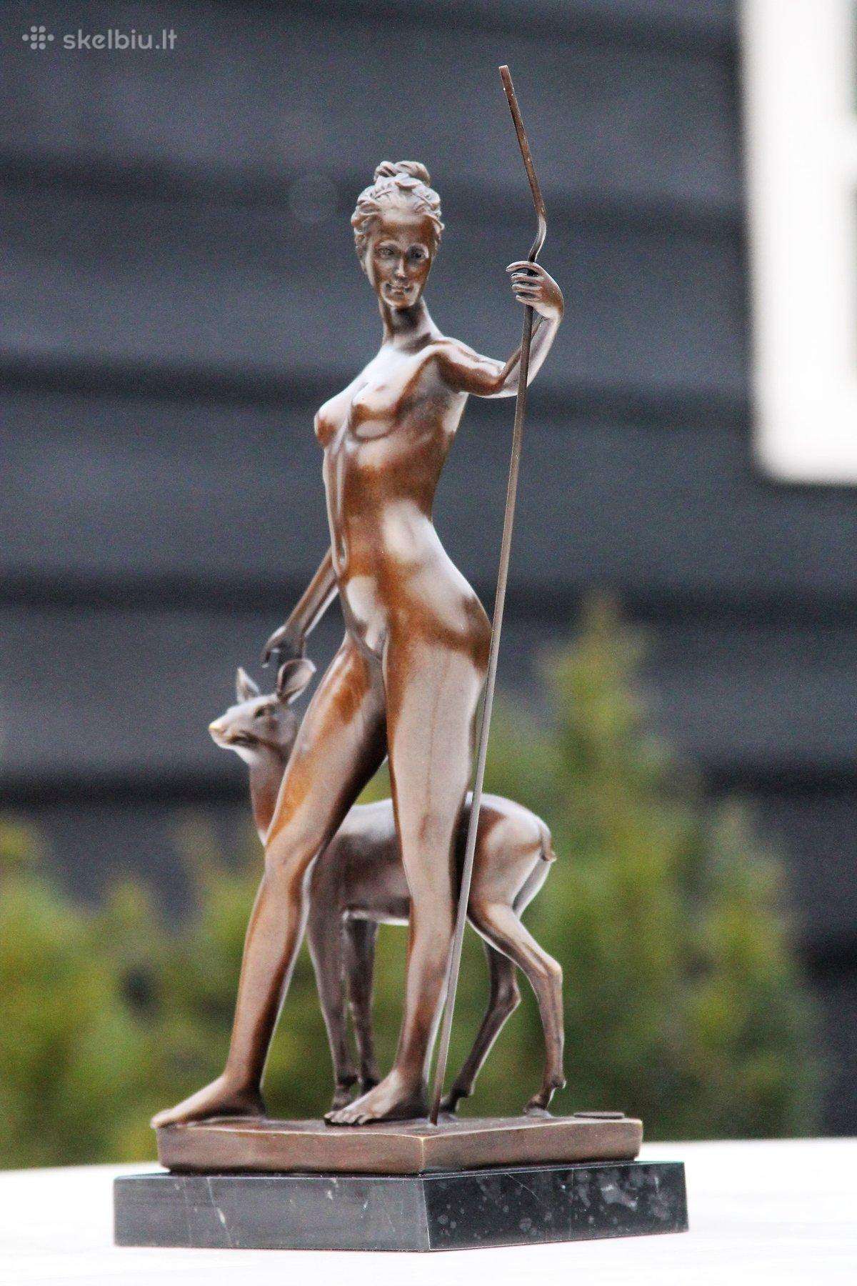 Vintažinė statula Diana, medžioklės deivė