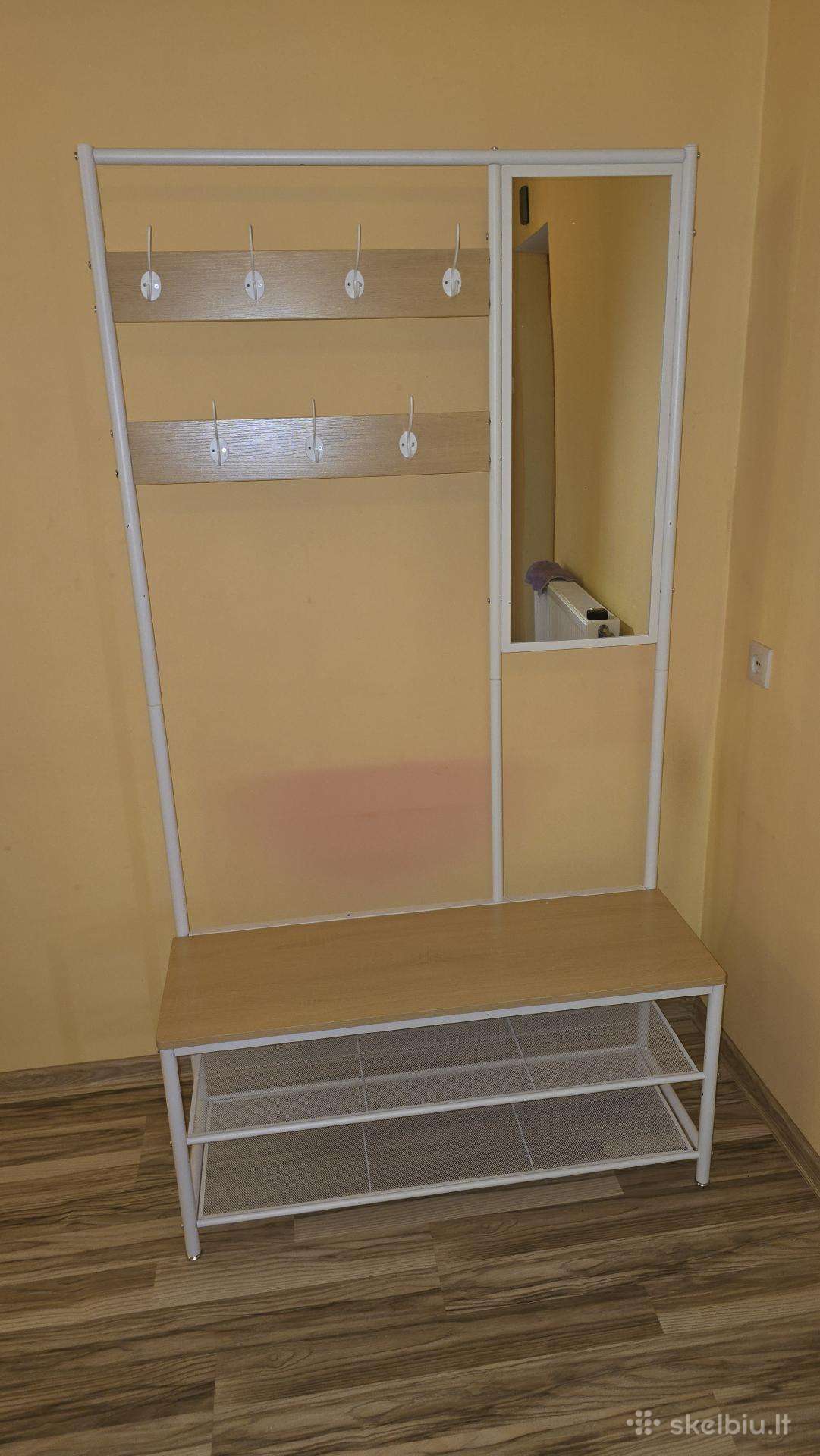 Drabučių kabykla su veidrodžiu ir batų suoliu