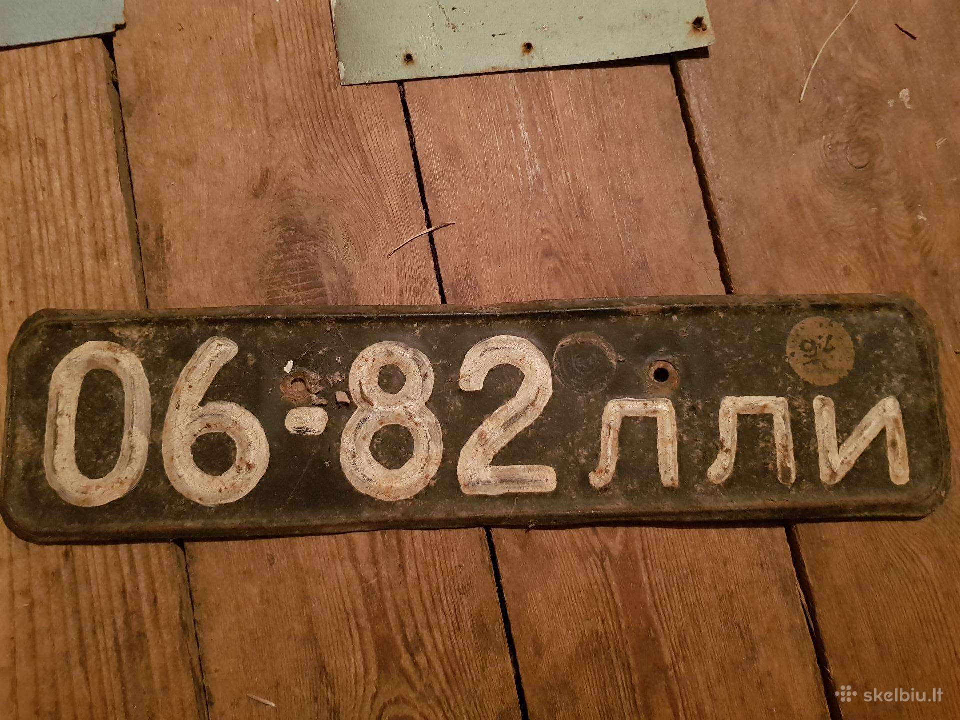 Juodas sovietinis žigulio numeris