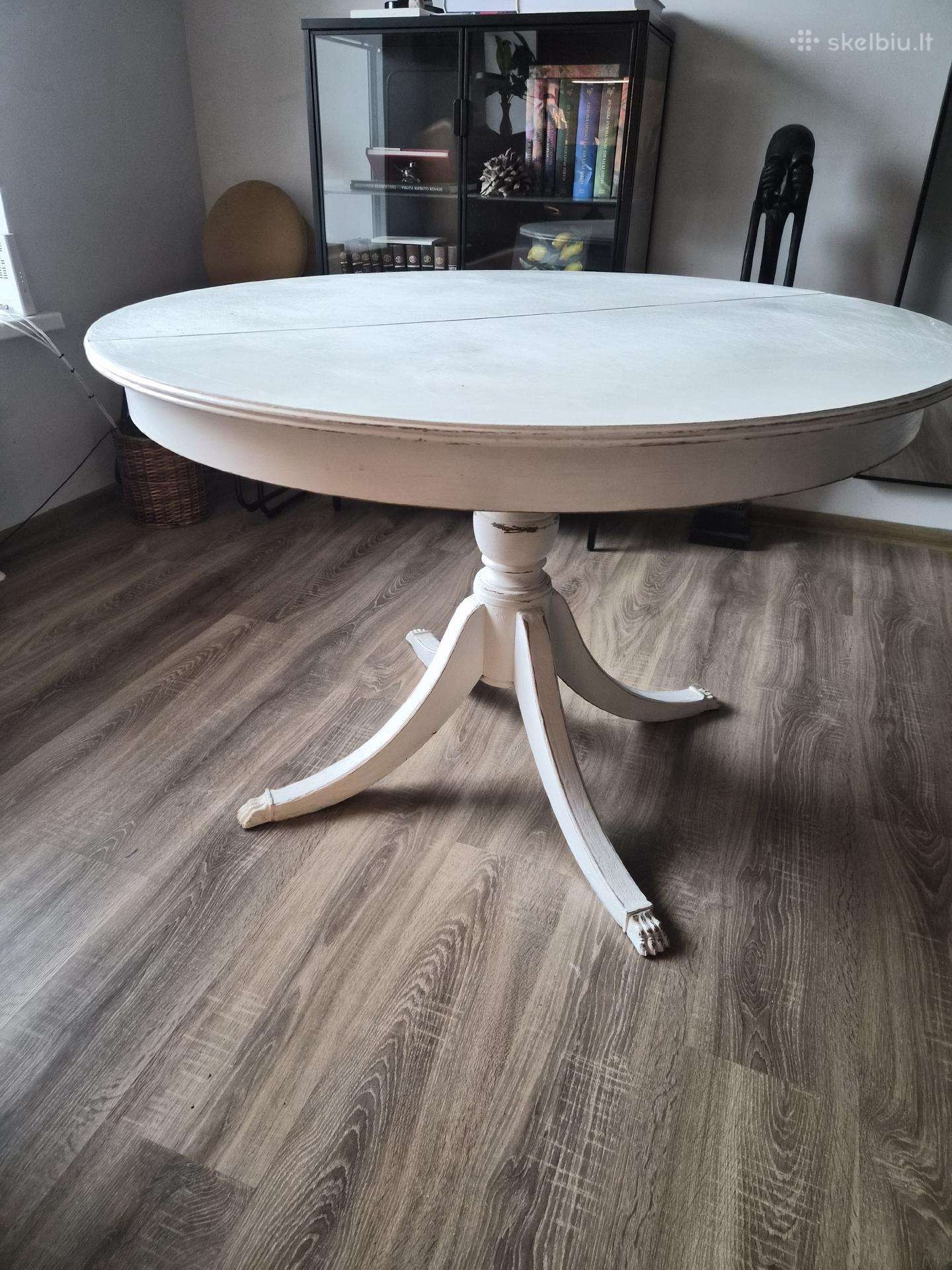 Vintažinis išskleidžiamas valgomojo stalas
