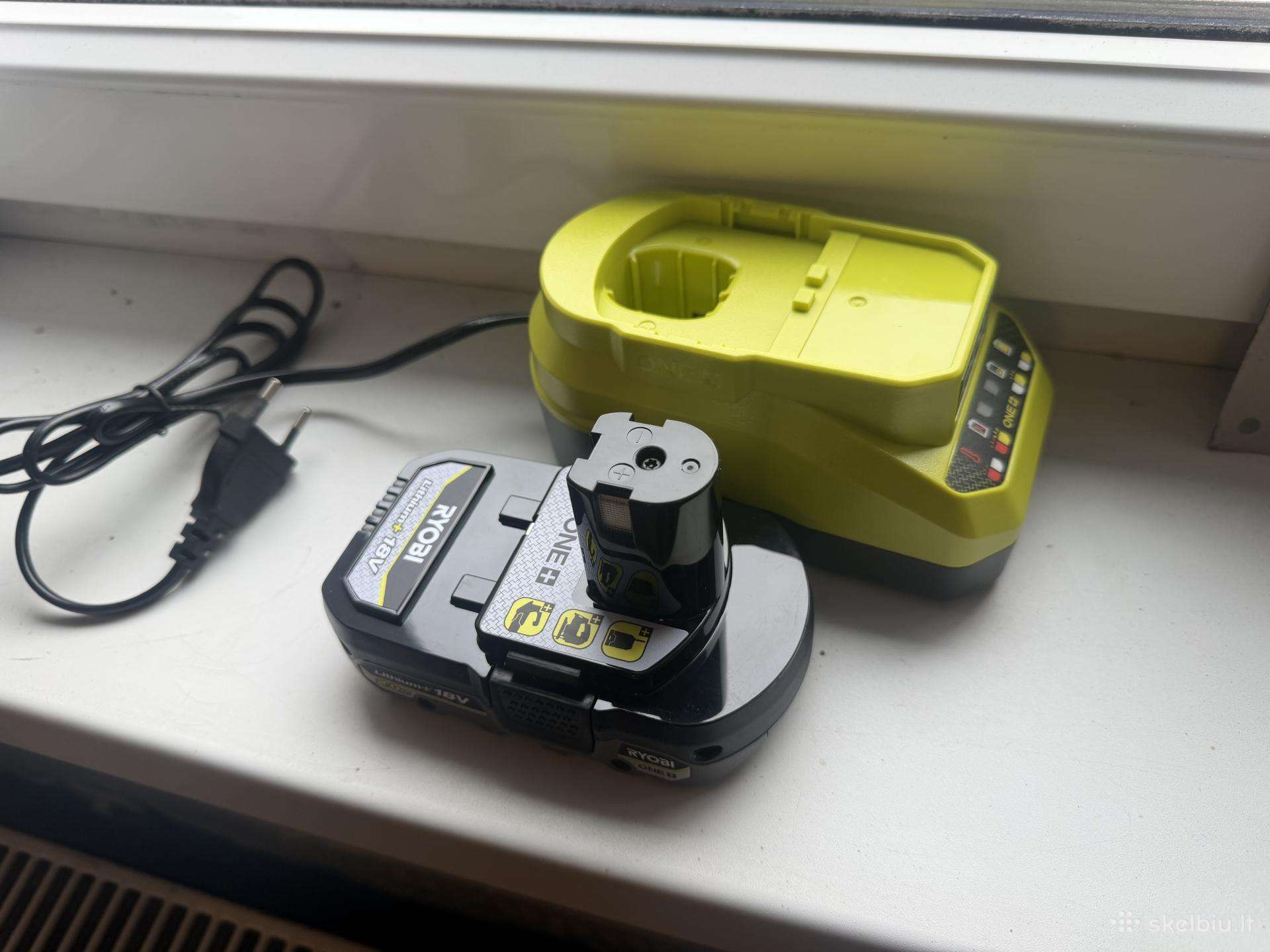 Ryobi akumuliatorius su pakroveju
