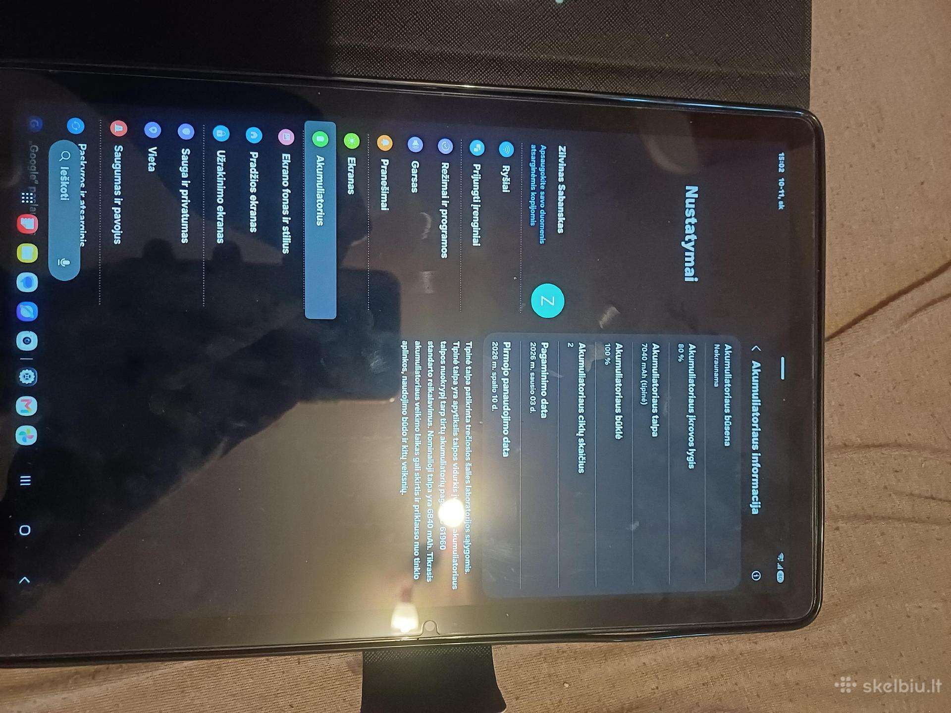 Plančėtė ir telefonas.