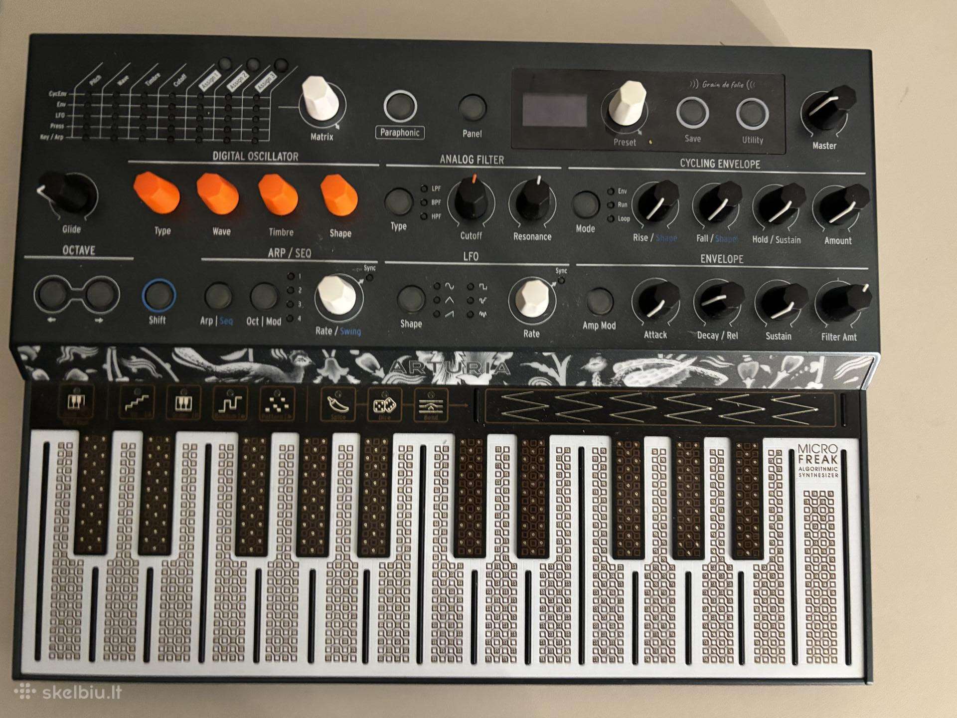Parduodu Arturia Microfreak sintezatorių