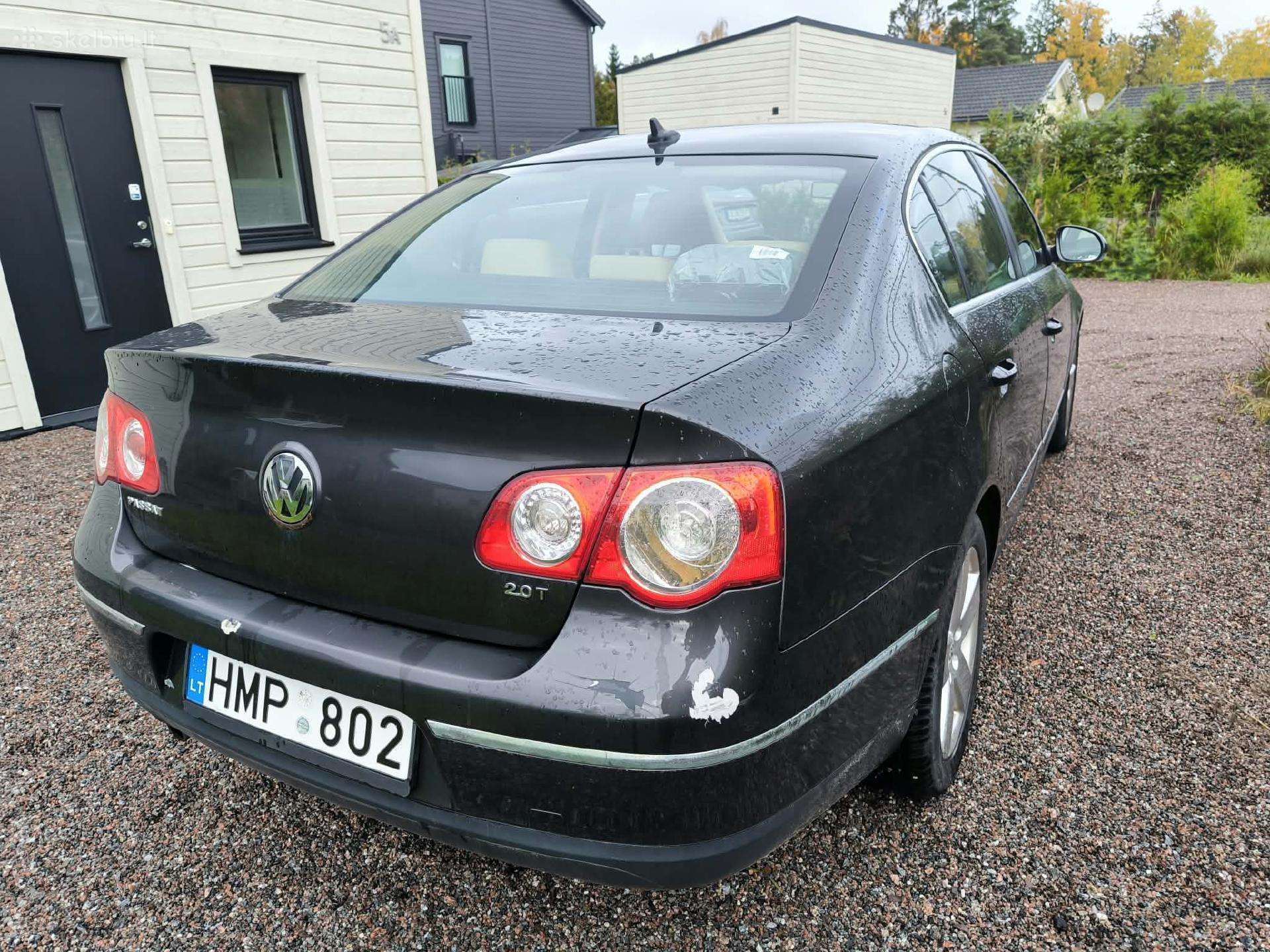 Volkswagen Passat važiuojantis su defektais.