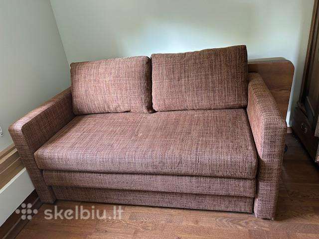 Parduodama naudota sofa su miegama dalimi
