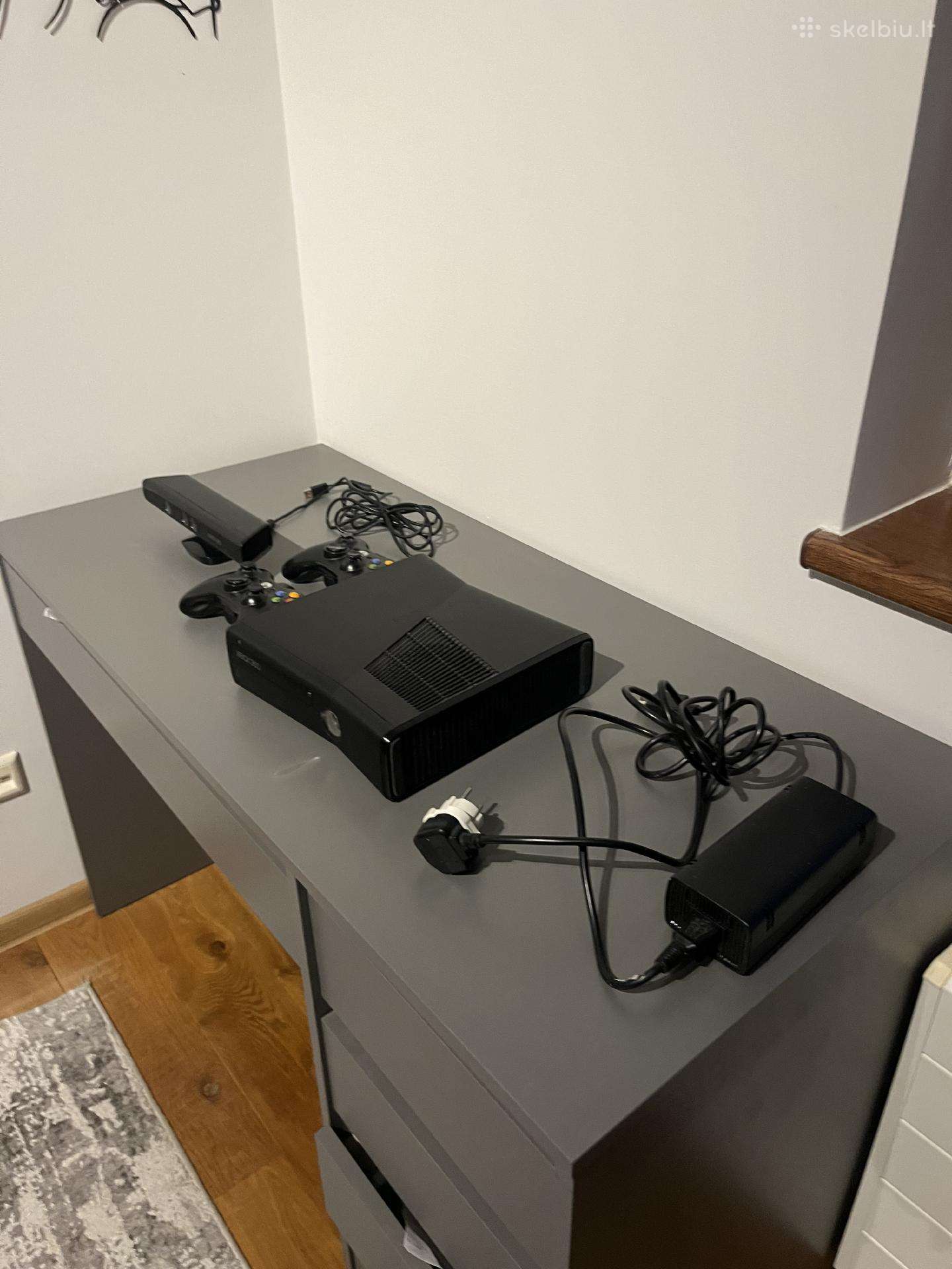 Xbox 360 + 2 pulteliai + Kinect + 18 žaidimų
