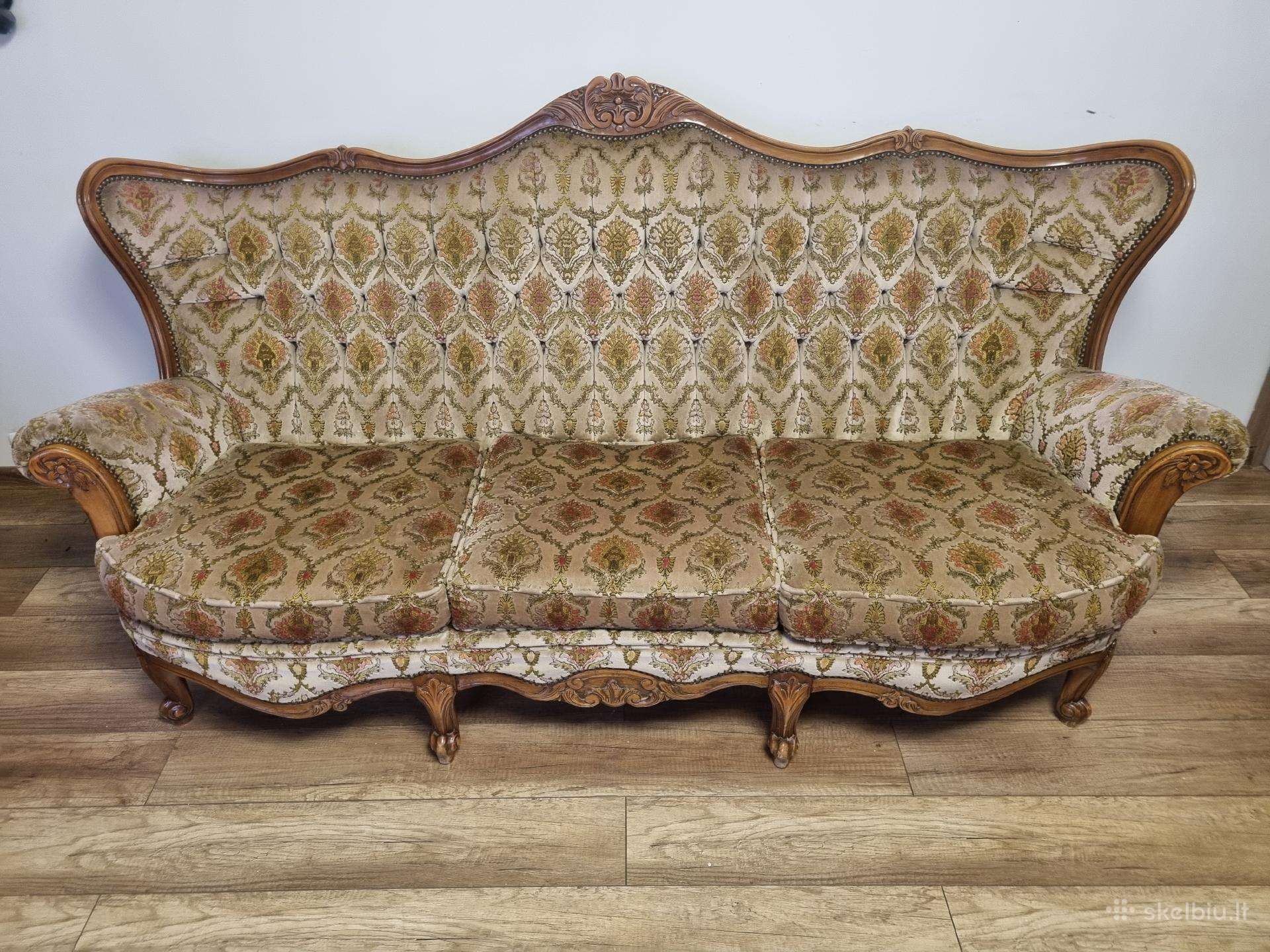 Parduodama sofa ir du foteliai.