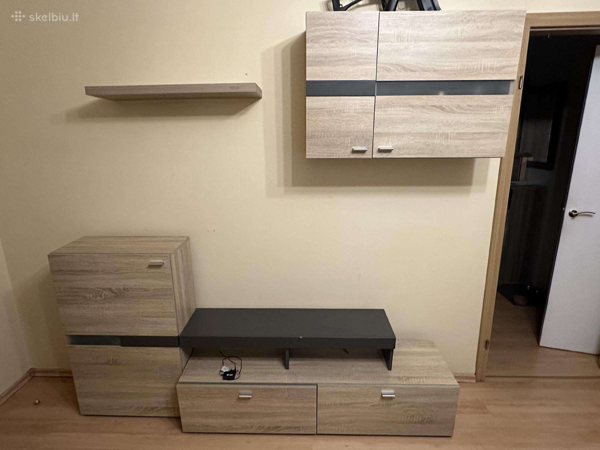 TV stalas su spintelėm