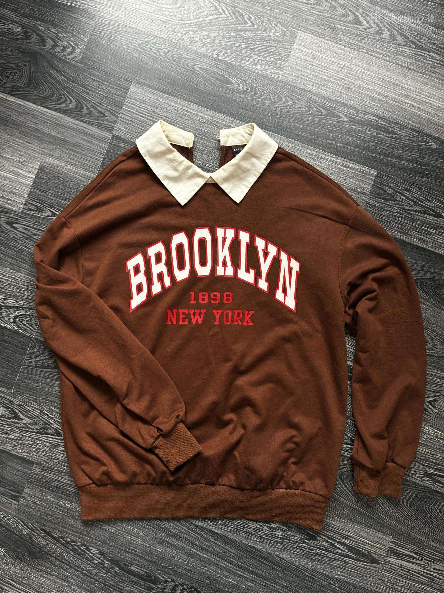 Shein rudas Brooklyn džemperis su balta apykakle